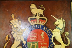 Grand manteau royal peint à la main sur bois