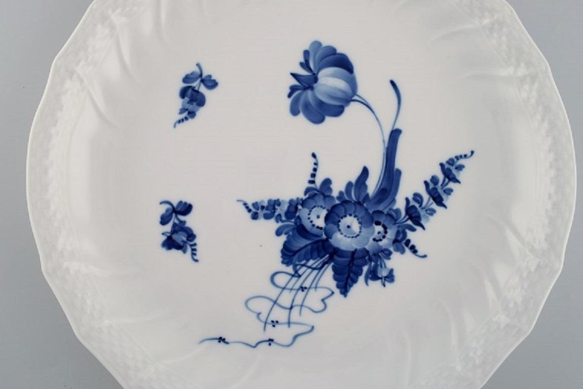 Large Royal Copenhagen Blue Flower Curved round dish. 1960s. 
Model number 10/1691.
Measures: 29.5 x 3.8 cm.
In excellent condition.
Stamped.
2nd factory quality.