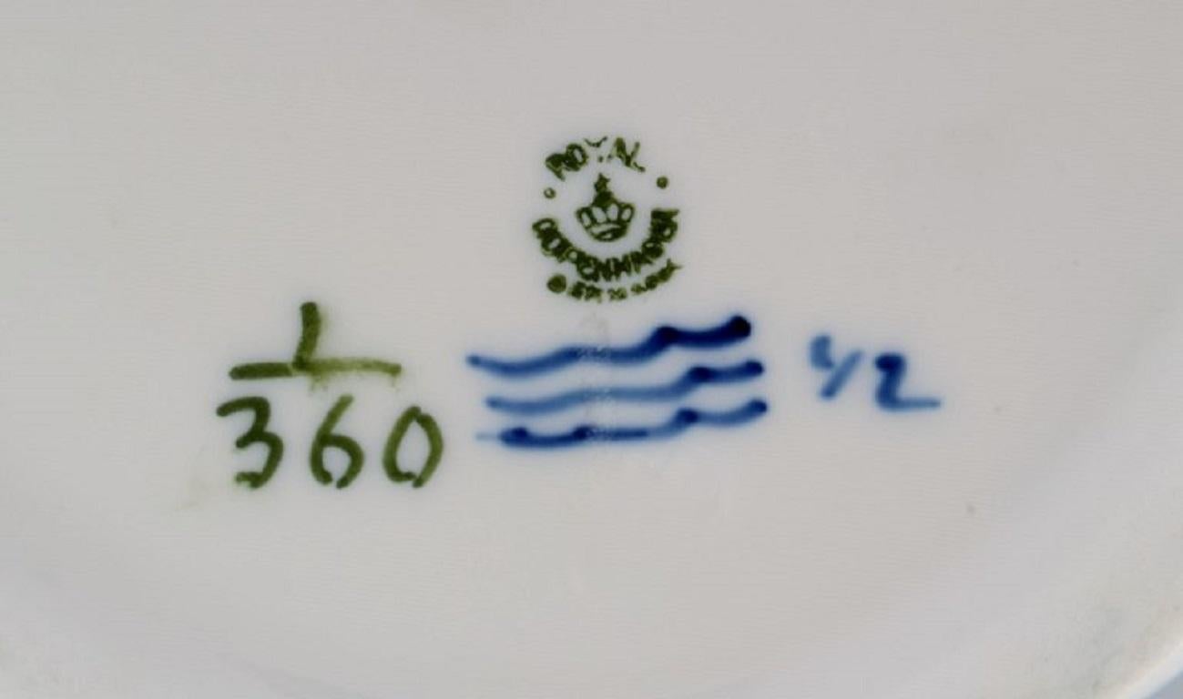 Large Royal Copenhagen Blue Fluted Plain Soup Tureen in Hand-Painted Porcelain For Sale 5