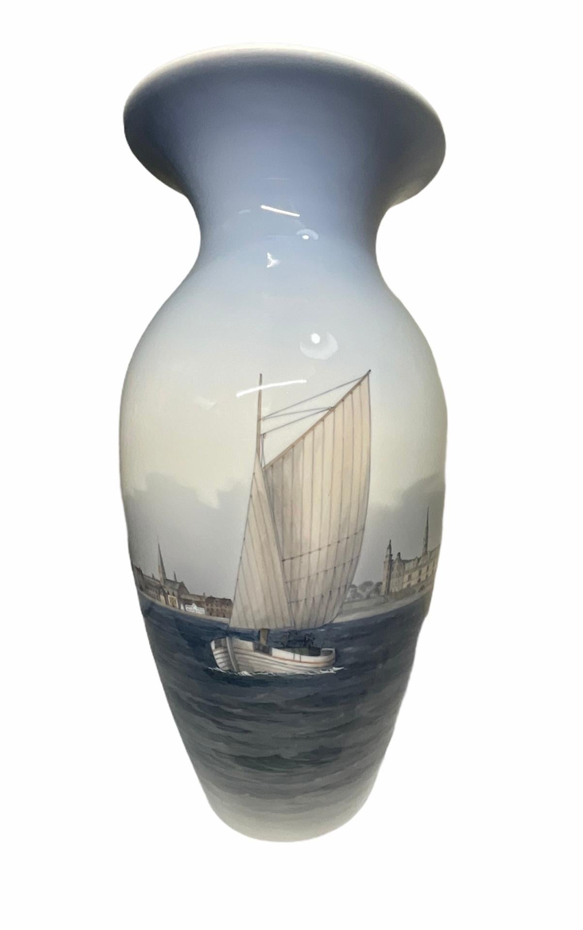 Large Royal Copenhagen Hand Painted Sailboat Porcelain Urn Vase In Good Condition In Guaynabo, PR