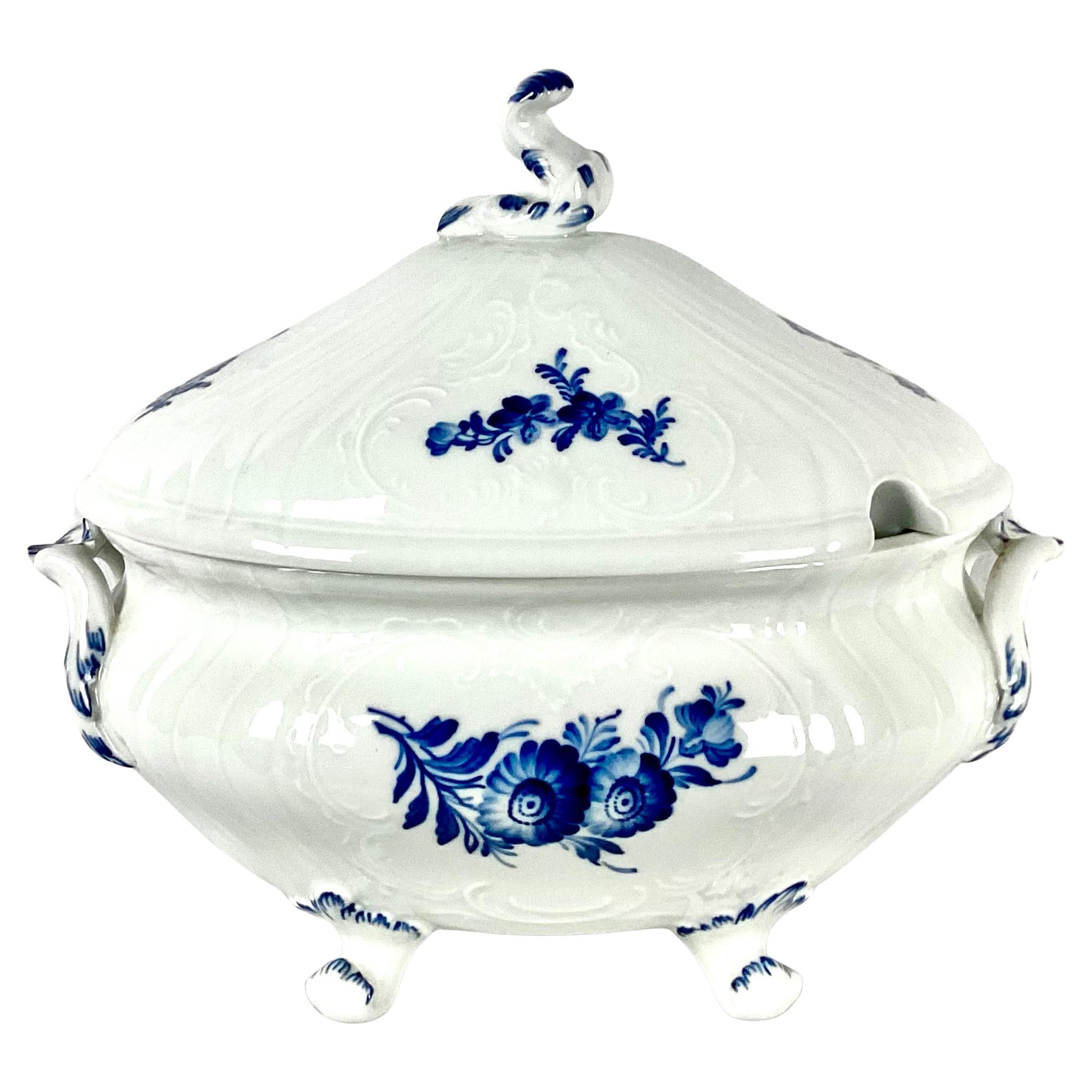 Danese Grande zuppiera ovale in porcellana Royal Copenhagen, Juliane Marie con coperchio