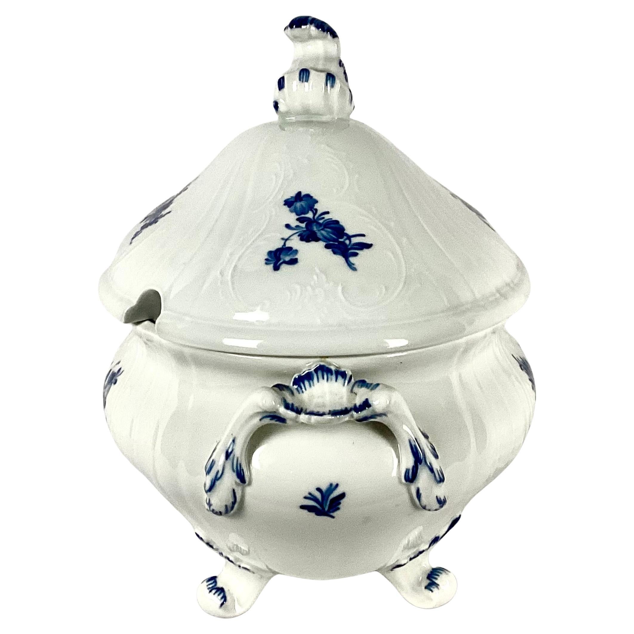 Grande zuppiera ovale in porcellana Royal Copenhagen, Juliane Marie con coperchio 1