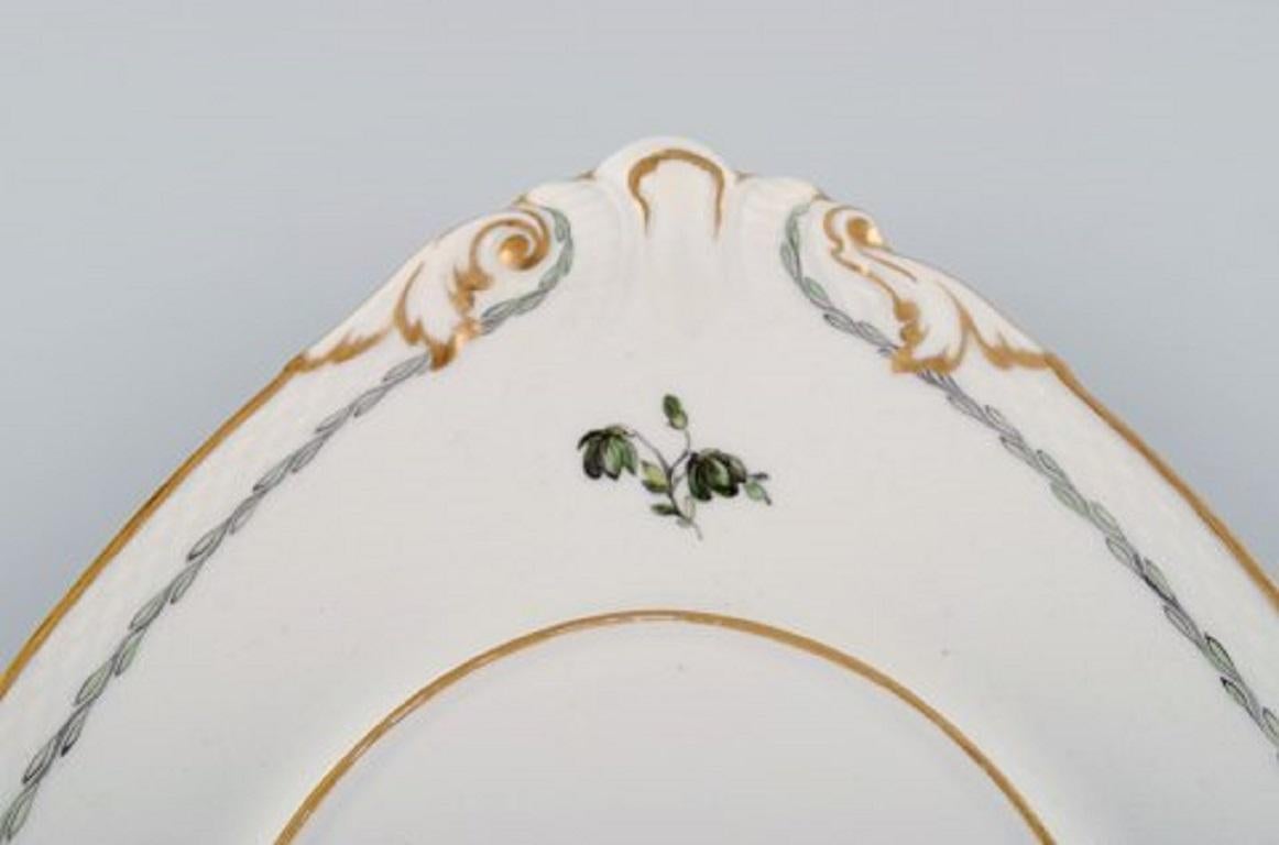 Danois Grande soupière à couvercle Royal Copenhagen avec soucoupe en porcelaine peinte à la main en vente