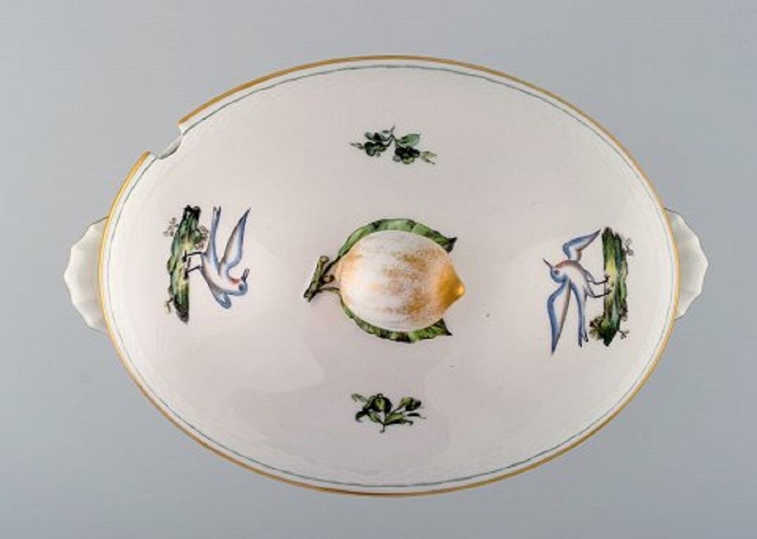 Porcelaine Grande soupière à couvercle Royal Copenhagen avec soucoupe en porcelaine peinte à la main en vente