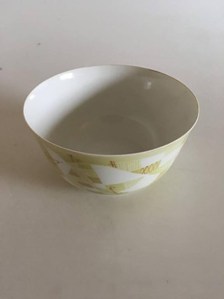 Large Royal Copenhagen unique bowl by Thorkild Olsen. Measures: 19 cm D and 10.3 cm high. In perfect condition.