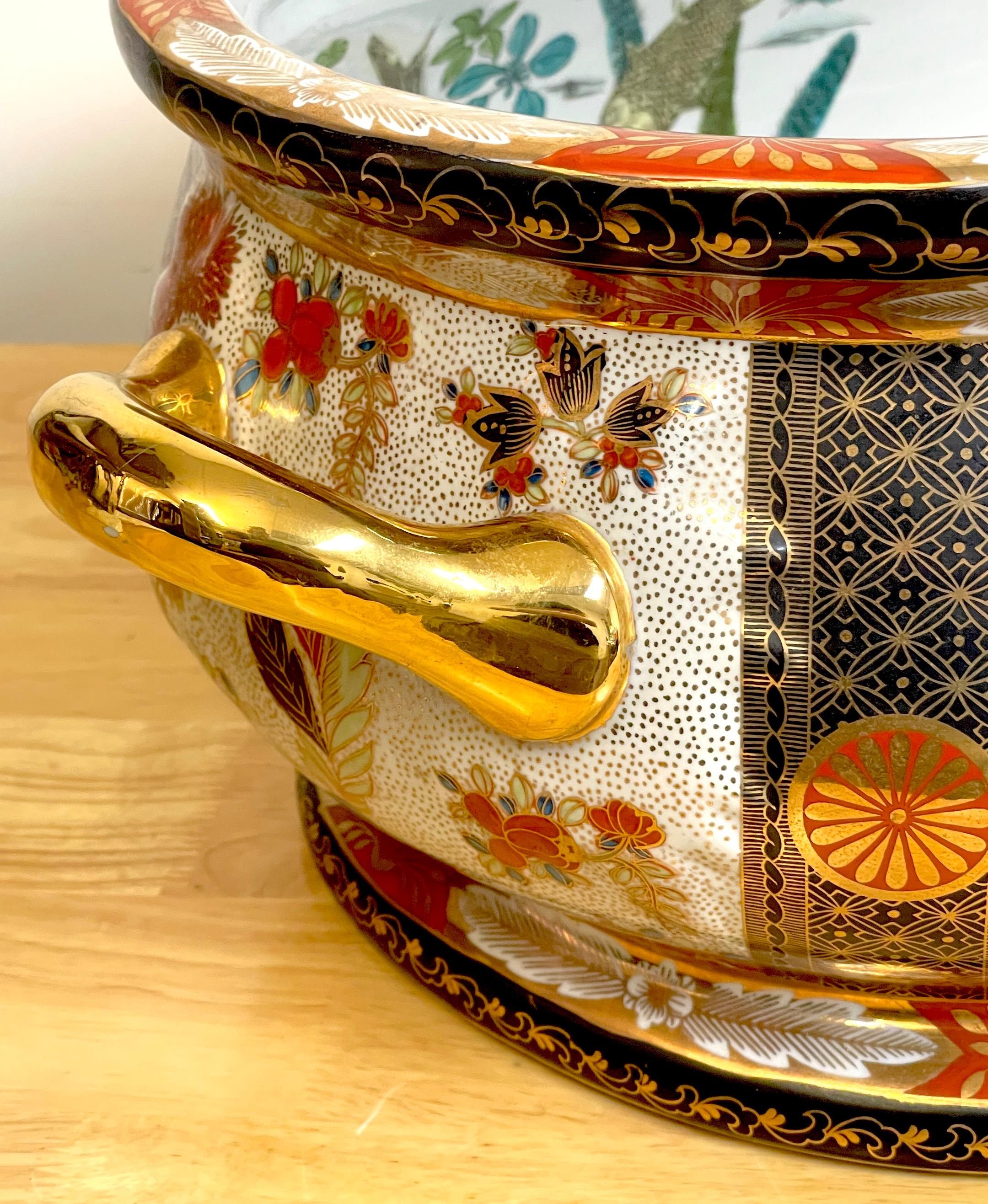 Large Royal Crown Derby Style 'Imari' Pattern Centerpiece In Good Condition For Sale In West Palm Beach, FL