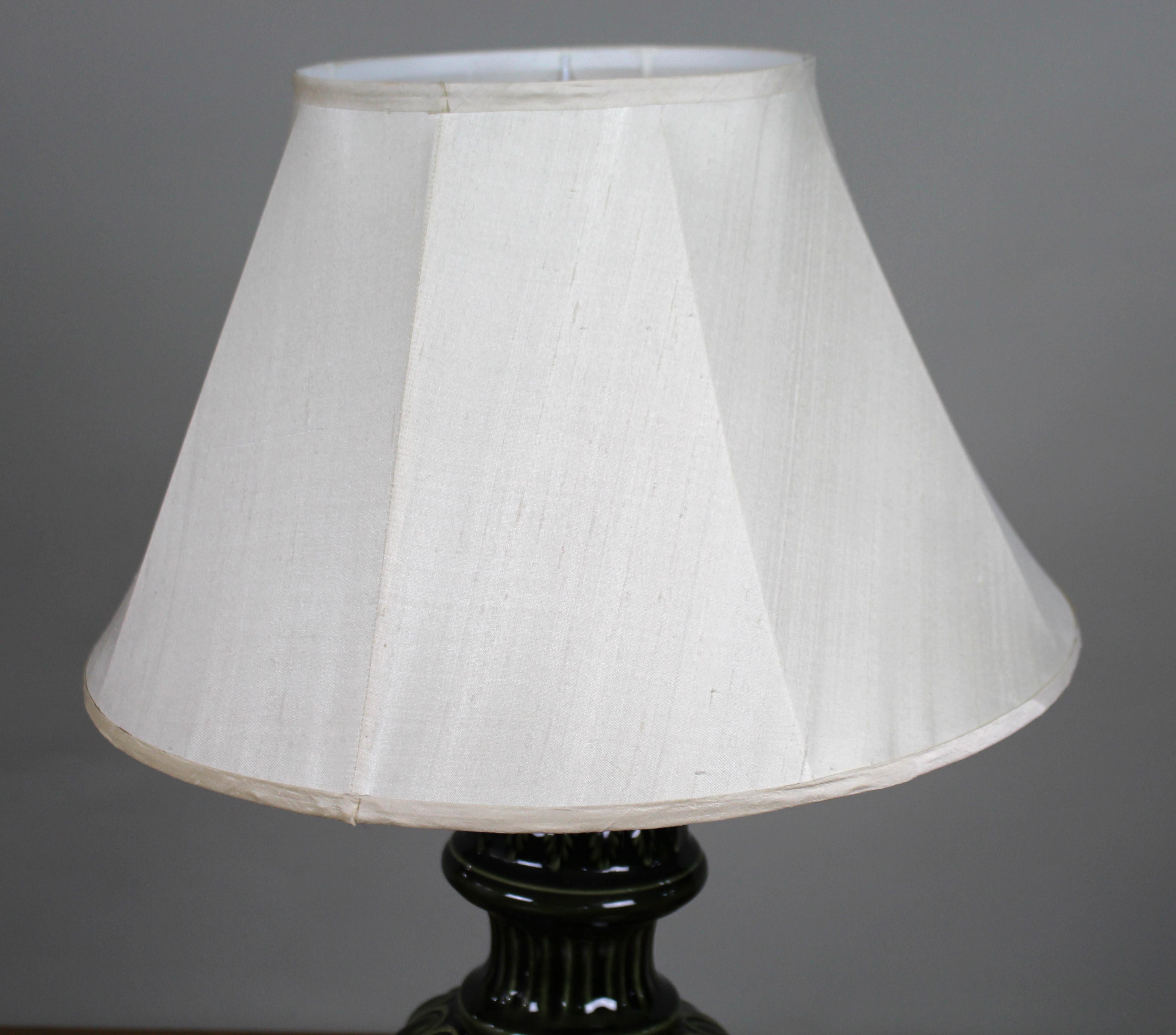 Large Royal Doulton Green Glazed Ceramic Table Lamp with Shade In Good Condition For Sale In Worcester, GB