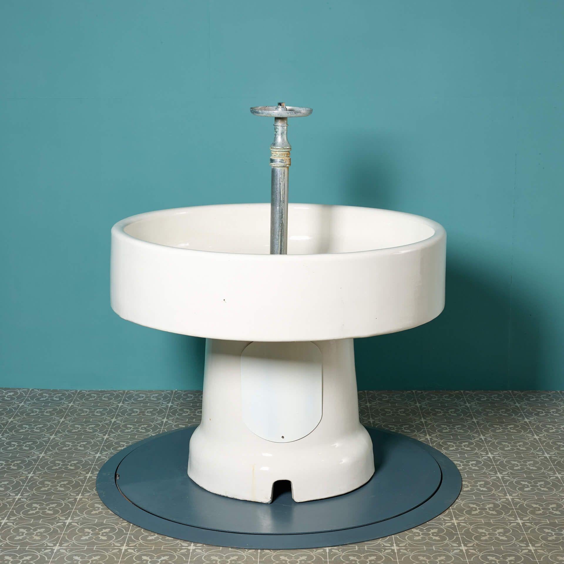 Runder Communal Basin im Royal Doulton-Stil (Englisch) im Angebot