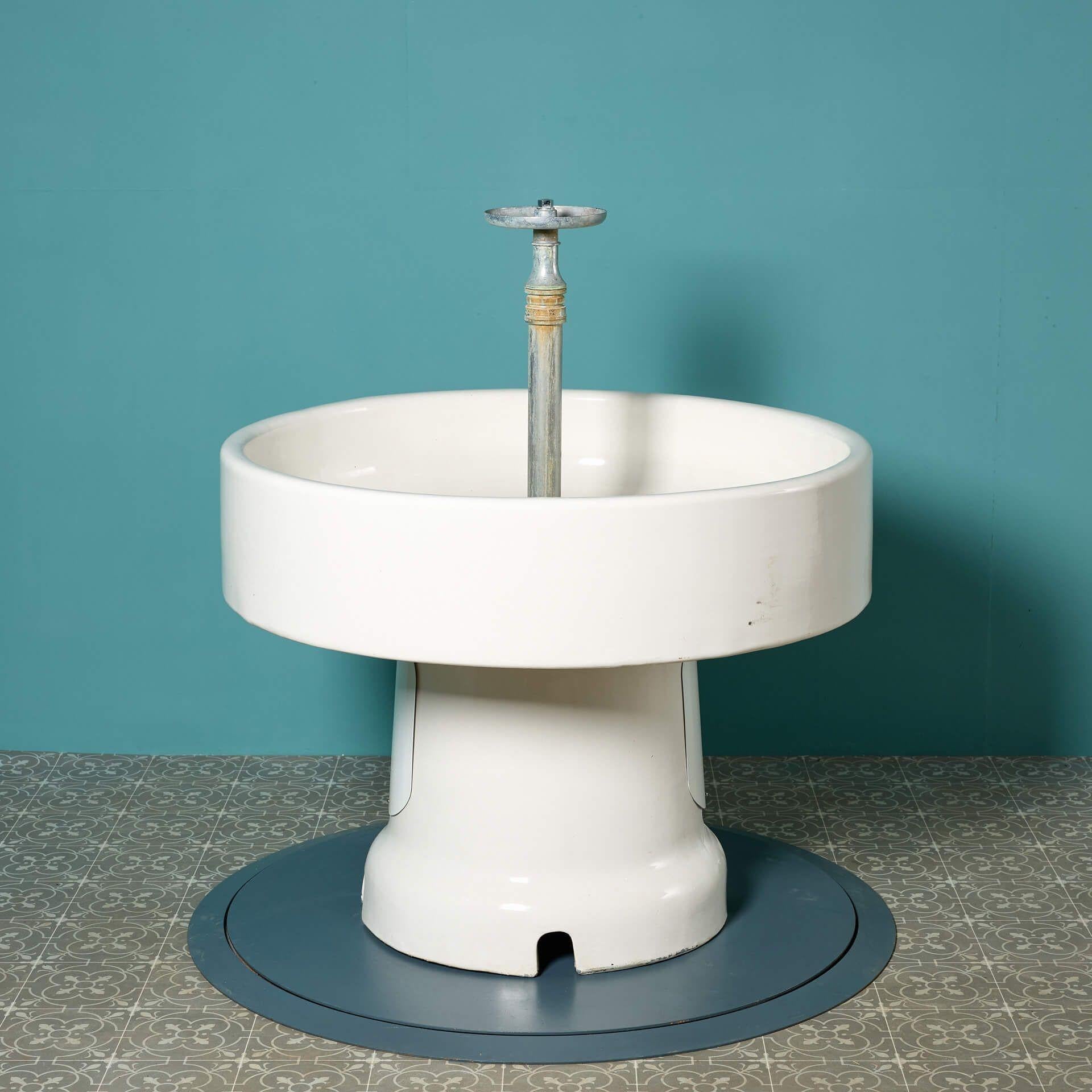 Runder Communal Basin im Royal Doulton-Stil im Zustand „Relativ gut“ im Angebot in Wormelow, Herefordshire