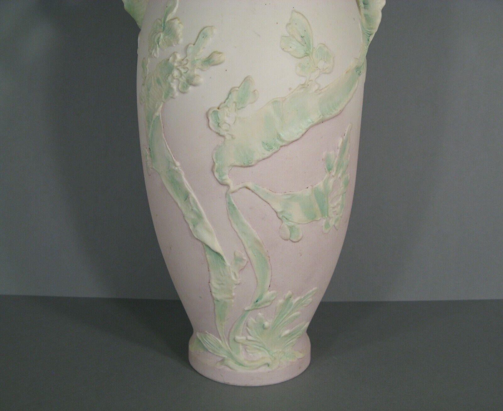 Grande vaso Royal Dux in stile liberty con decorazioni di giovani e Horn - 1Y166 In condizioni buone a Bordeaux, FR
