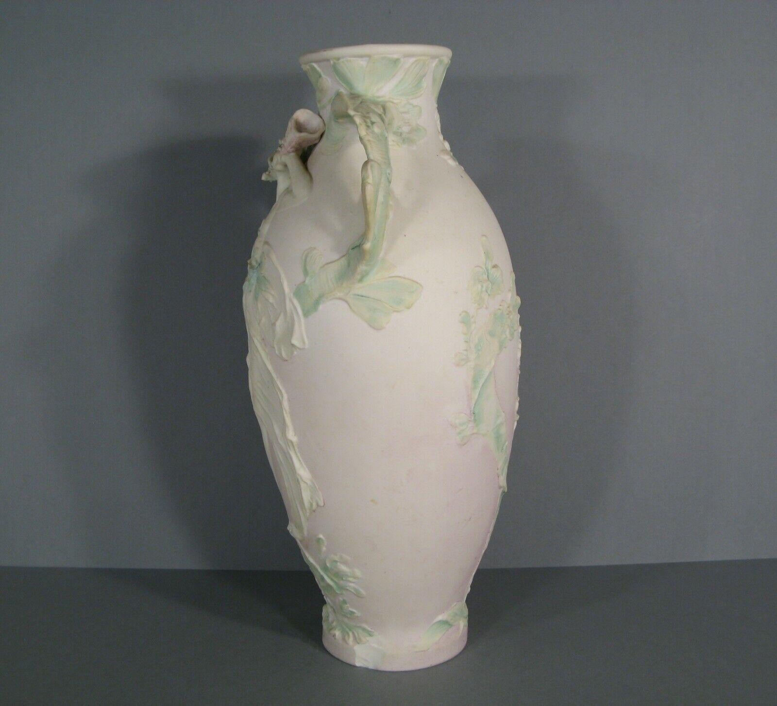 XX secolo Grande vaso Royal Dux in stile liberty con decorazioni di giovani e Horn - 1Y166