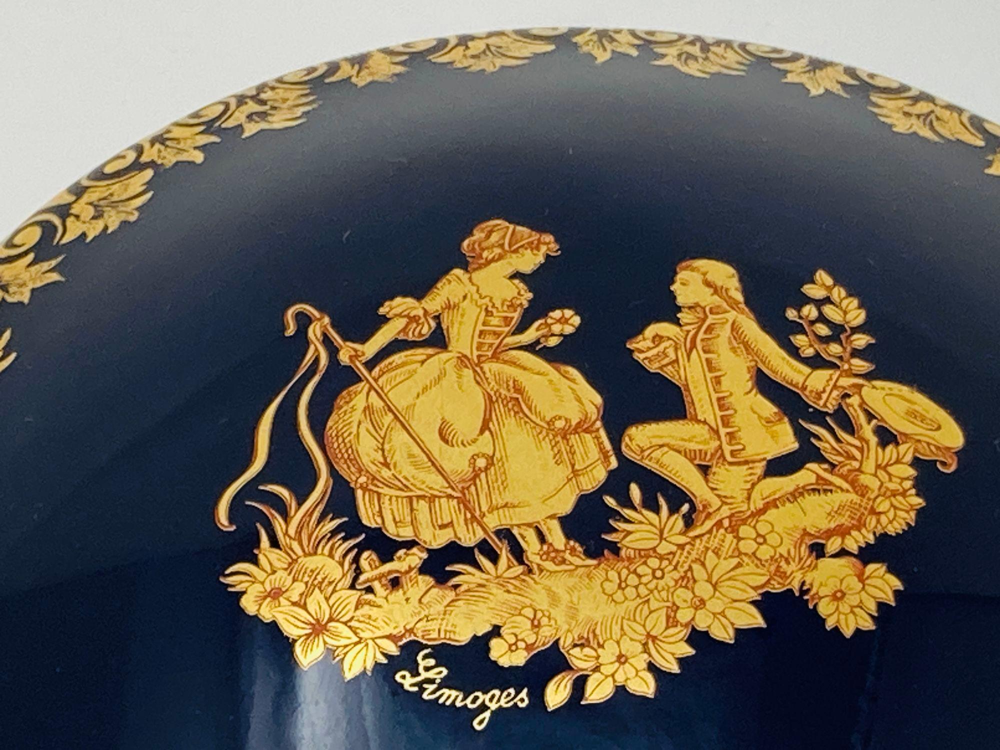 Royal Limoges Castel France 22-Karat Gold Trinket Round Box in Cobalt Blue For Sale 4