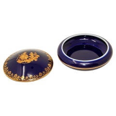Scatola rotonda per gingilli in oro 22 carati Royal Limoges Castel France in blu cobalto