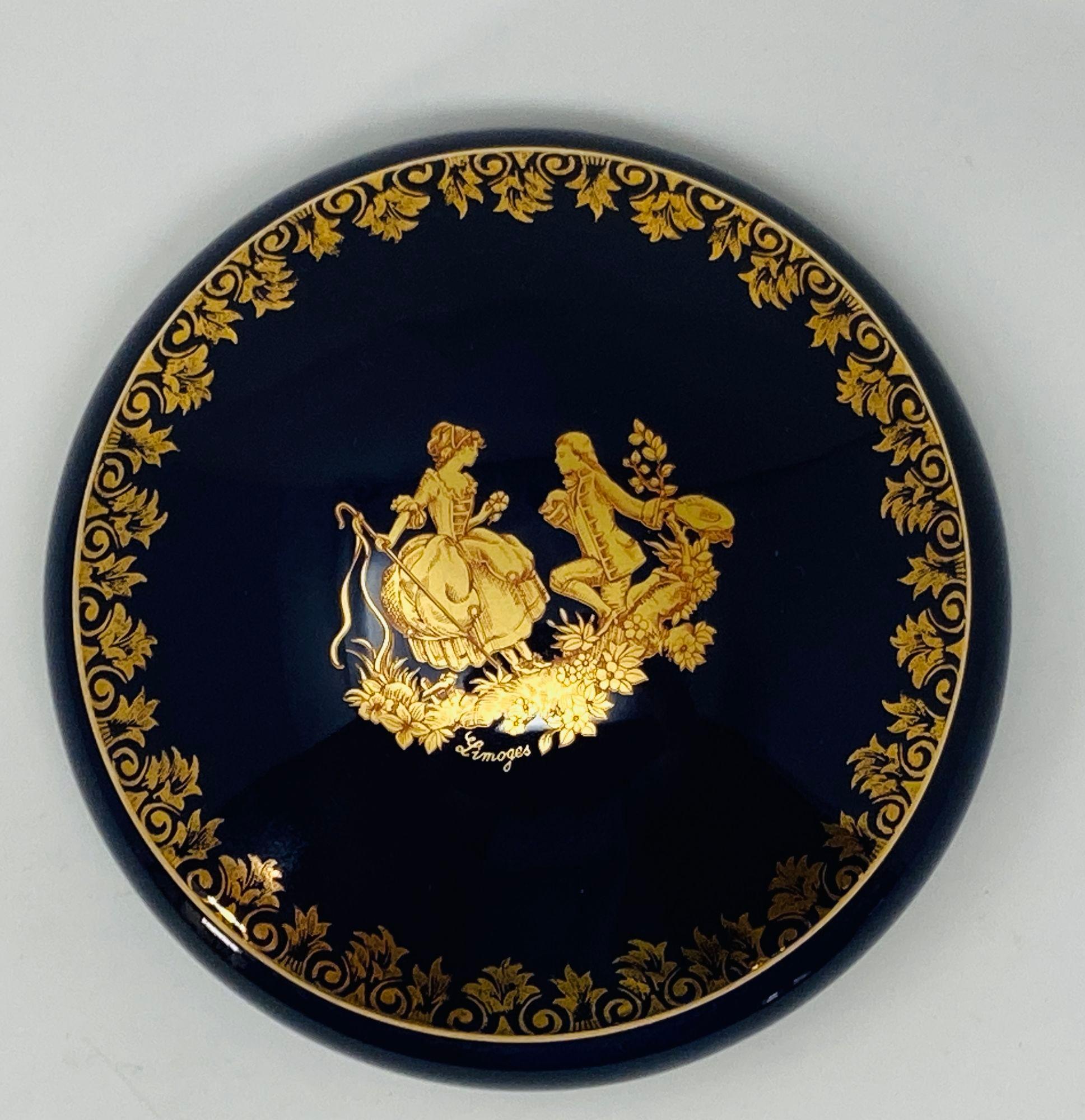 Royal Limoges Castel France 22-Karat Gold Trinket Runder Kasten in Kobaltblau (Französisch) im Angebot