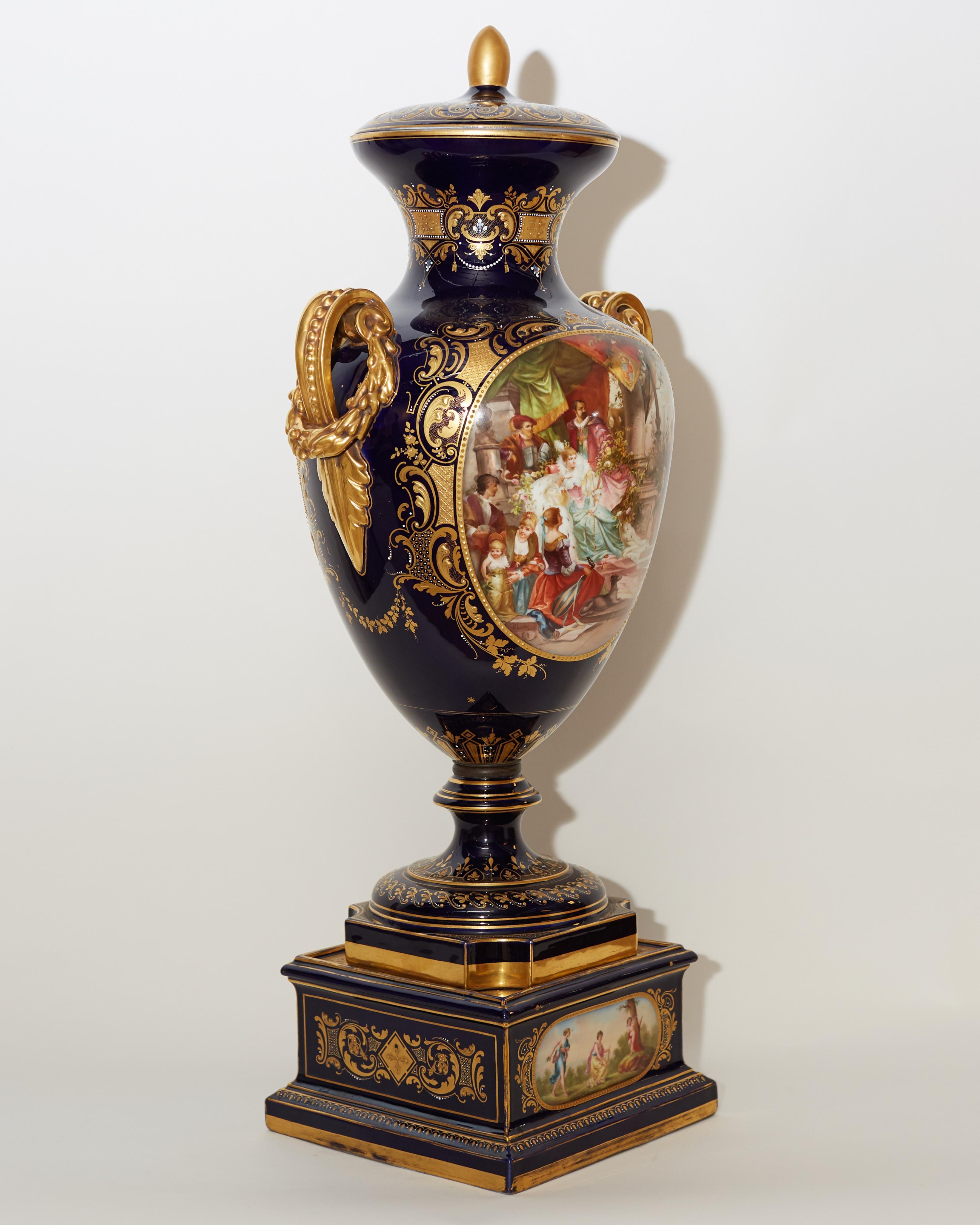 Large Royal Vienna Lidded Vase with Shakespeare Scenes In Good Condition In New York, NY