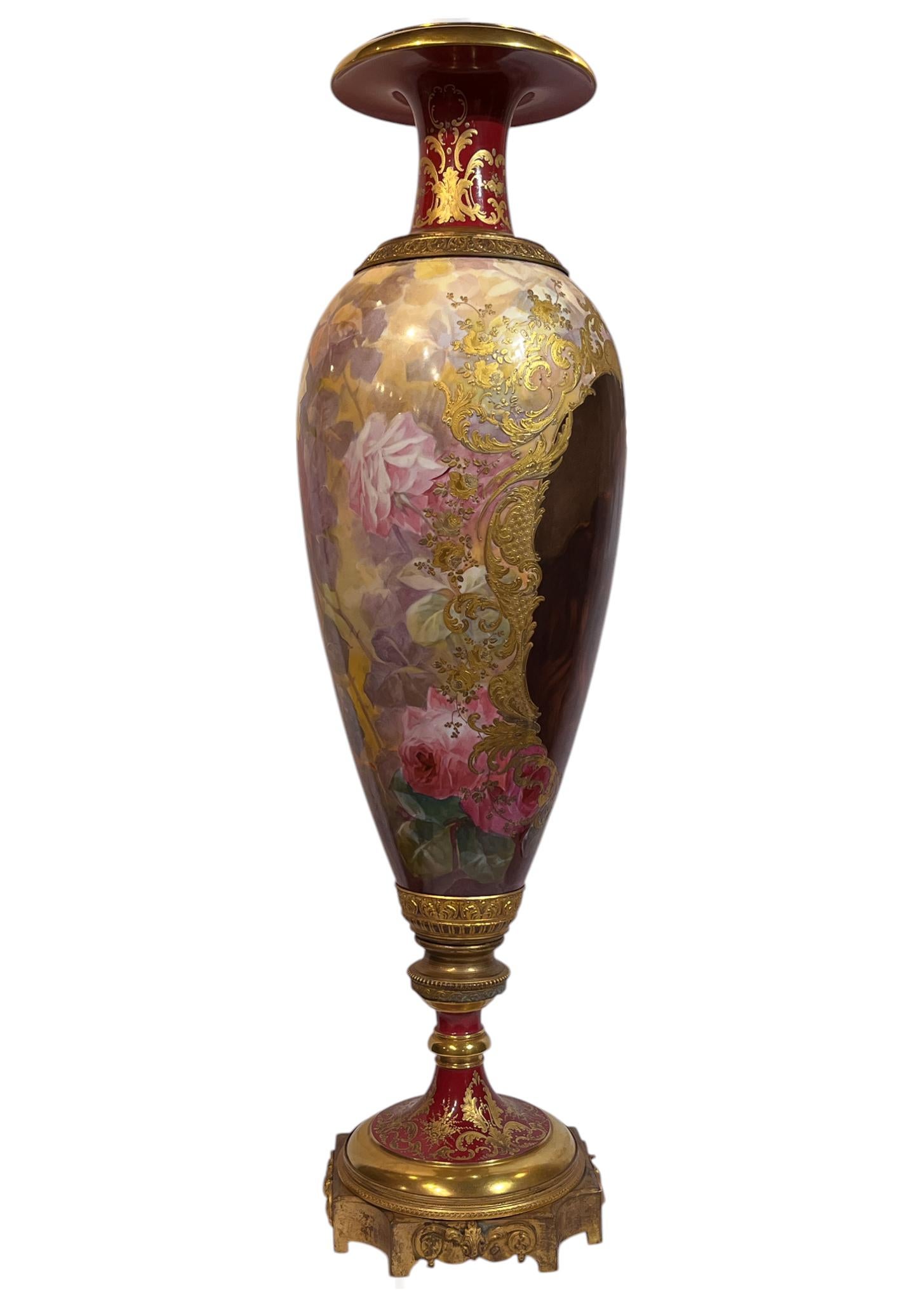 Austriaco Grande vaso con ritratto montato in ormolu della Royal Vienna in vendita