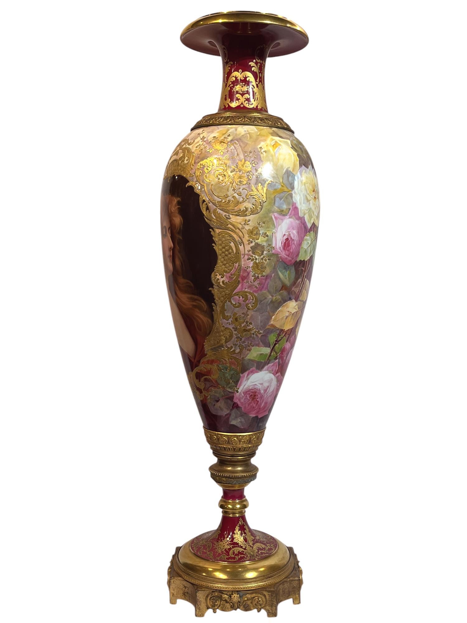Grande vaso con ritratto montato in ormolu della Royal Vienna In condizioni buone in vendita a New York, NY