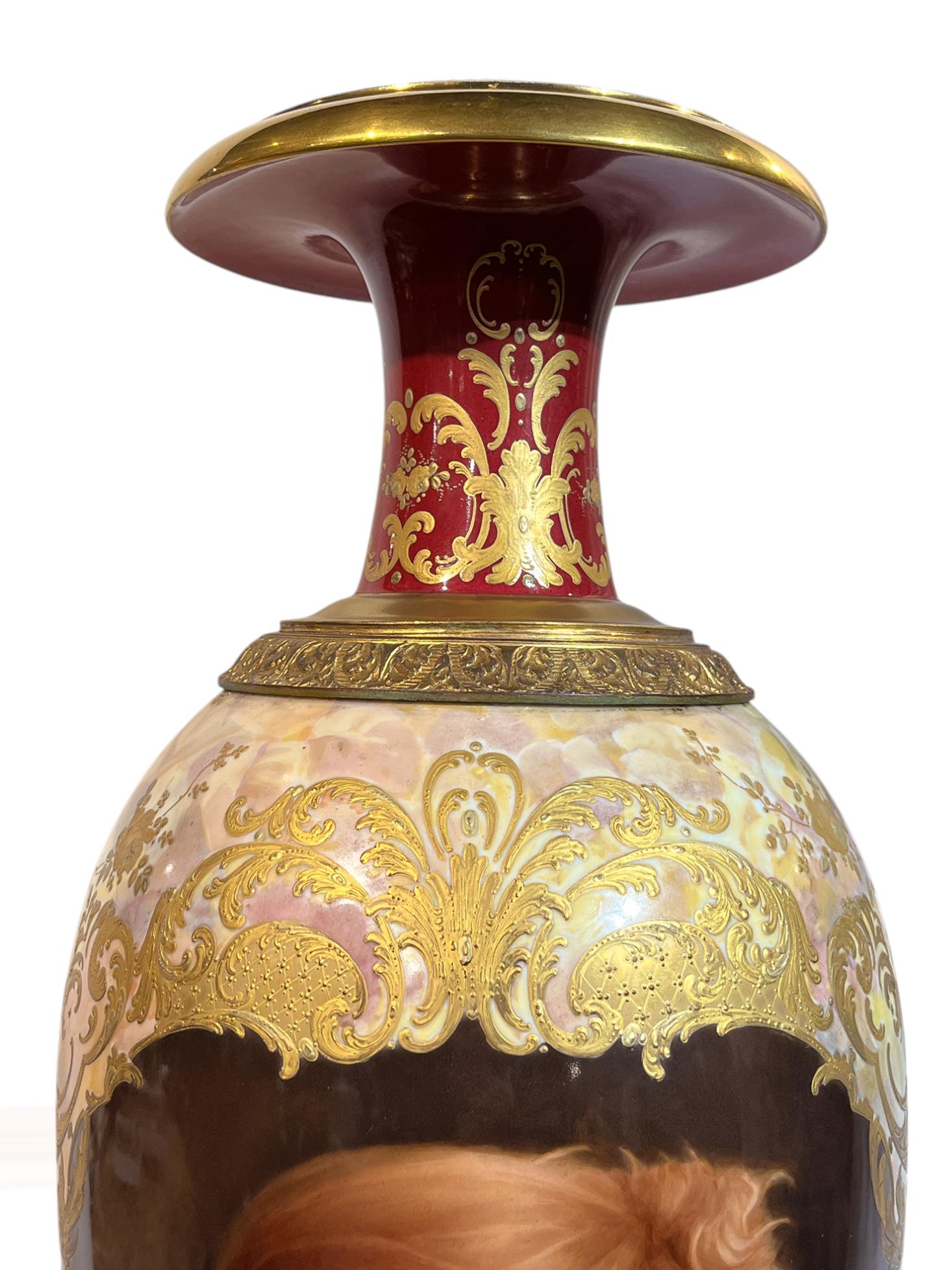 XIX secolo Grande vaso con ritratto montato in ormolu della Royal Vienna in vendita