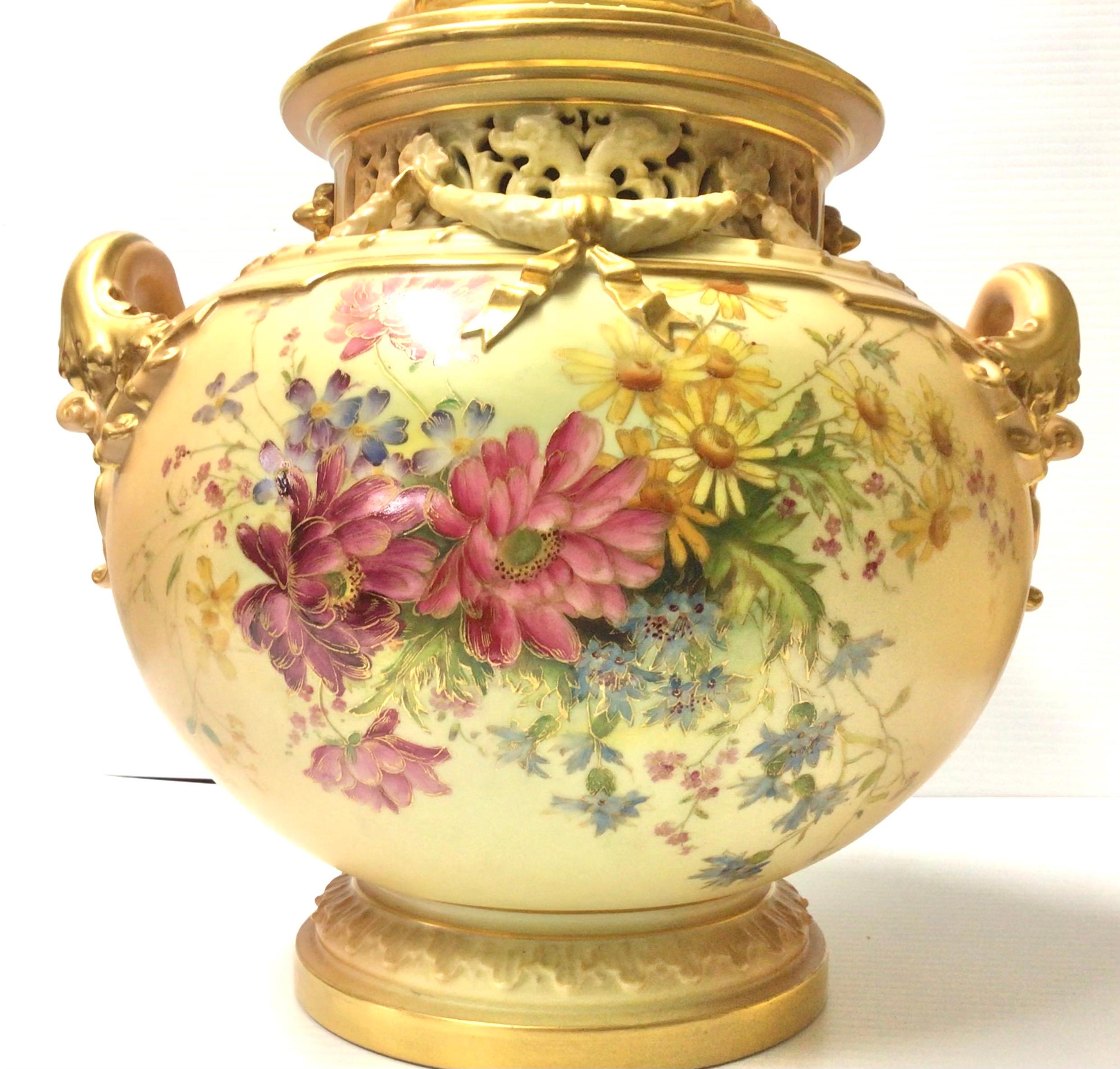 Large Royal Worcester Antique Blush Ivory Bow Urn Vase In Excellent Condition For Sale In Antrim, GB
