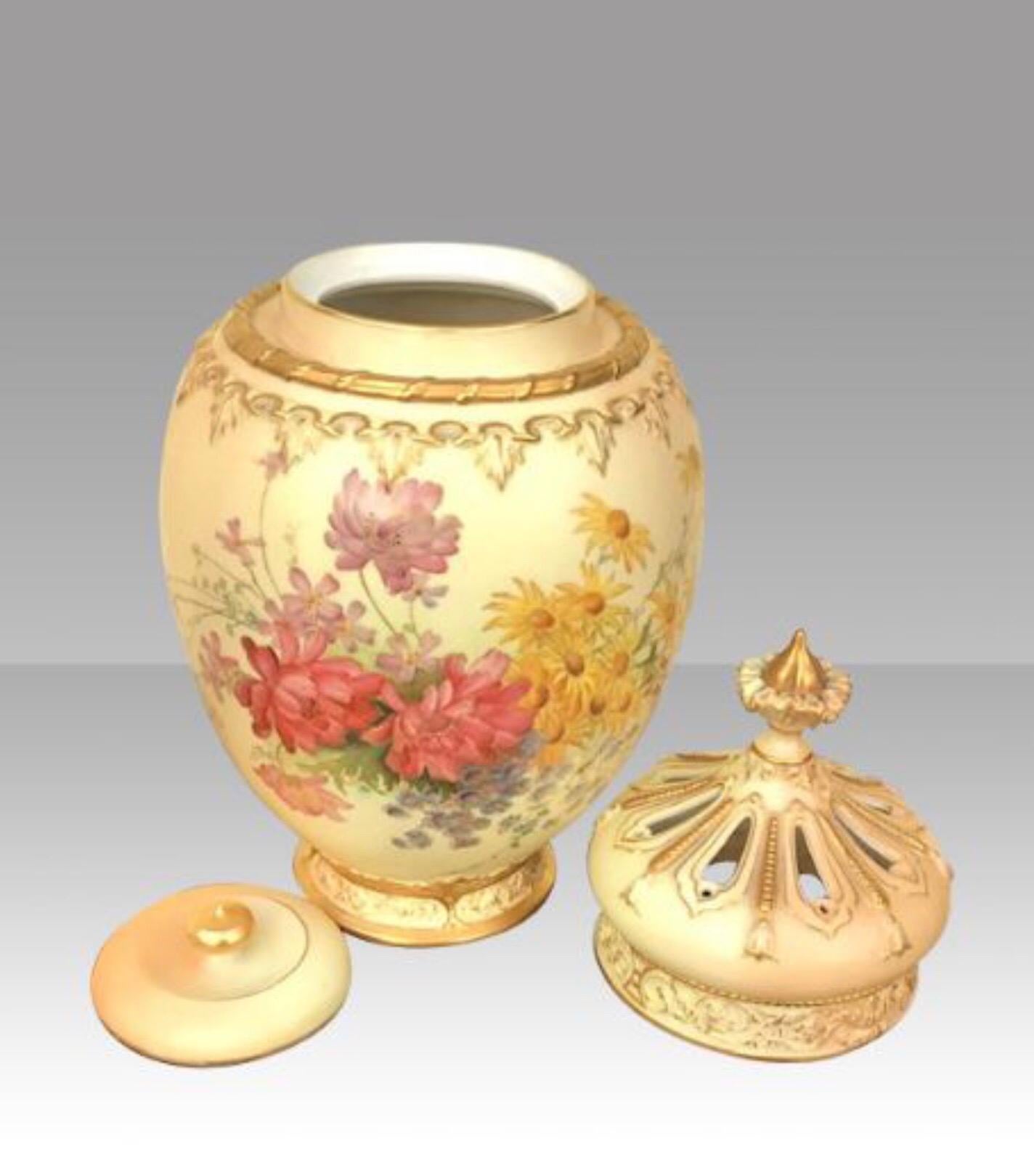 Large Royal Worcester Blush Ivory Ground Ovoid Pot Pourri Jar Vase In Excellent Condition For Sale In Antrim, GB