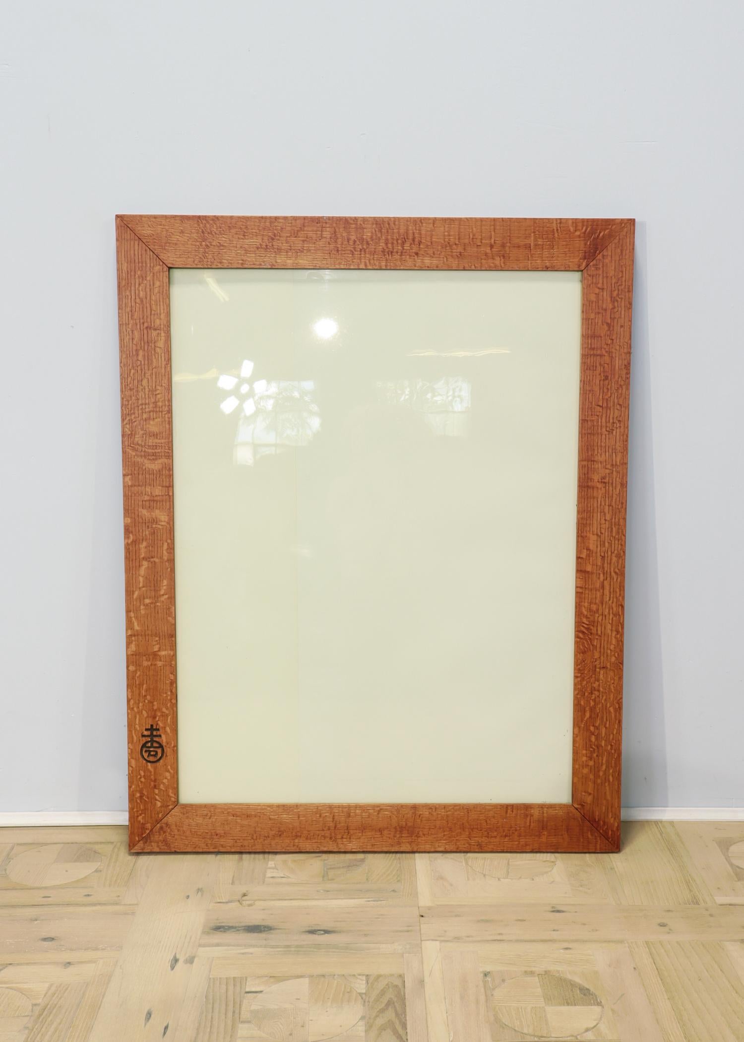 A large Roycrofters frame.

In mottled, quarter sawn oak.

With old glass and an associated board backing.

Perfect for an Arts & Crafts painting or print (or for use as a mirror).

We have not removed the backing or inspected the glass.

Simply a