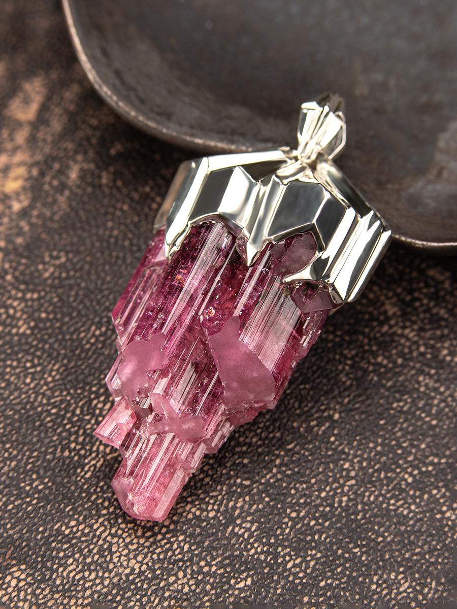 Large Rubellite Tourmaline Crysral Raw Silver necklace Wedding gift In New Condition For Sale In Berlin, DE