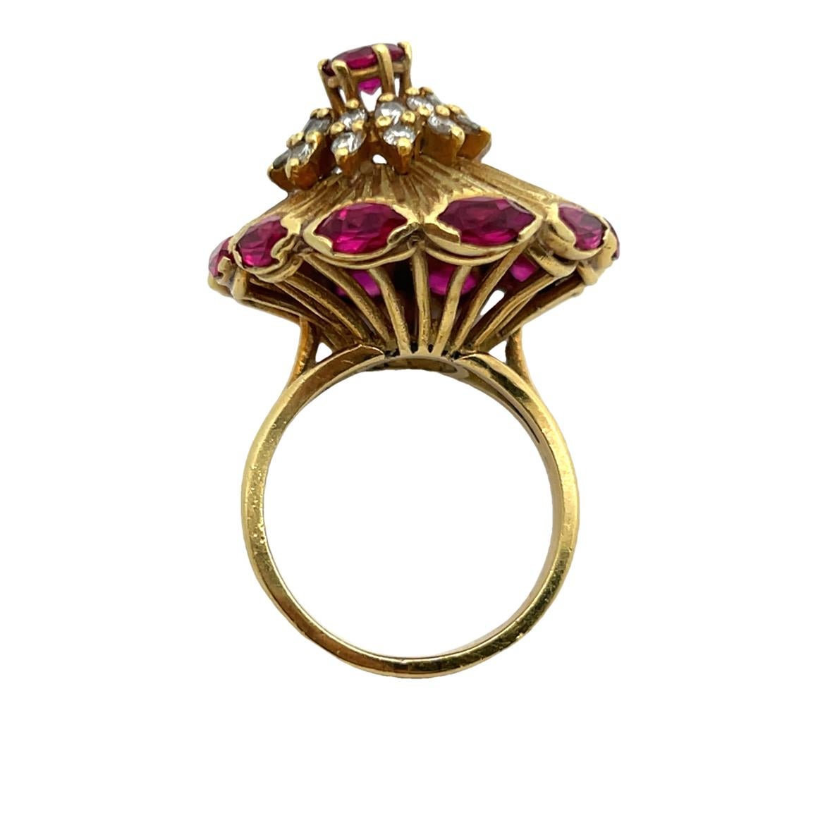 Grande bague de cocktail en rubis et diamants en vente 1