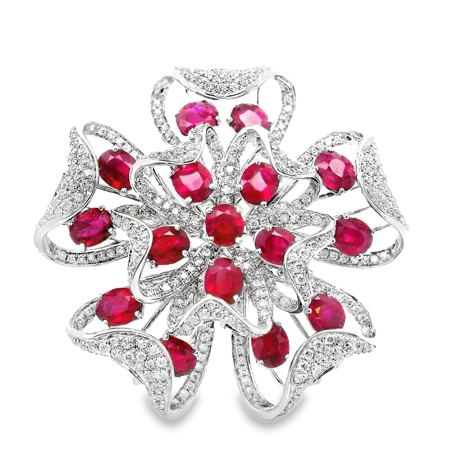 Gran Anillo de Cóctel Floral de Oro Blanco de 18k con Rubí y Diamantes