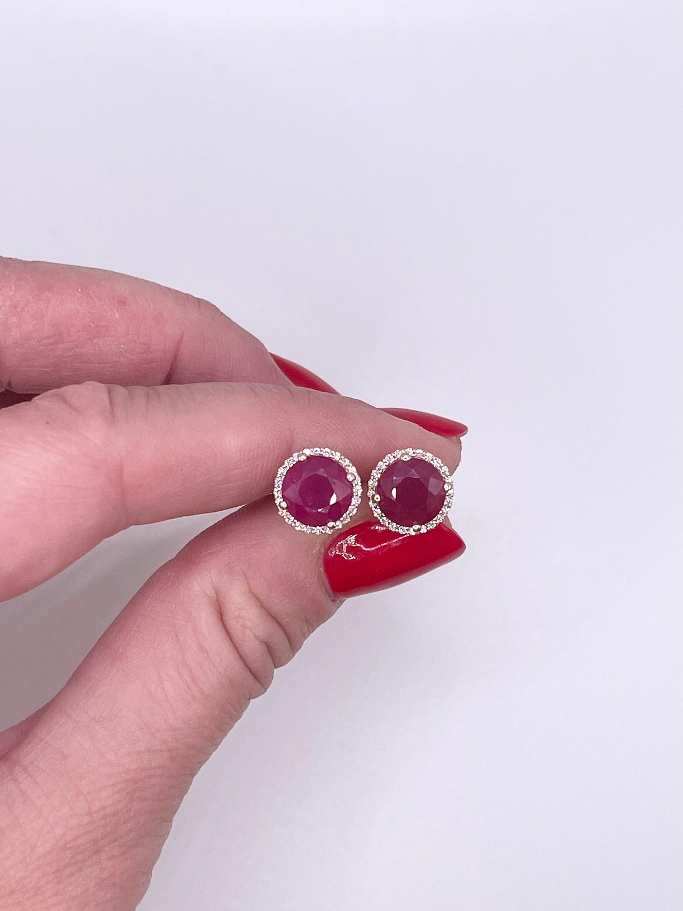 Taglio brillante Borchie grandi in rubino e diamanti Borchie in oro rosa 18KT con chiusura a vite 8mm rubino in vendita