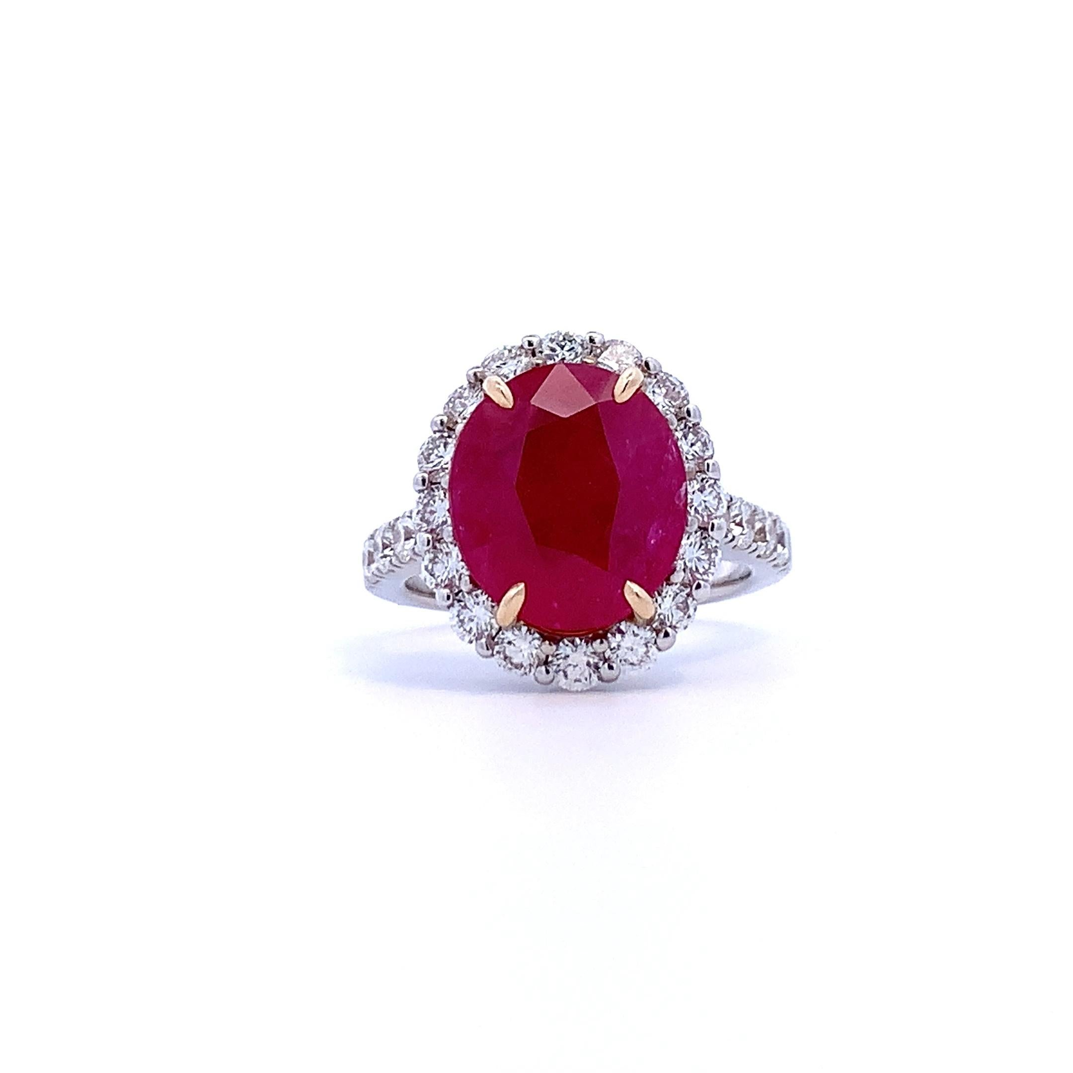 Schöner großer Rubinring von Bleauny. Eines unserer größeren Stücke, mit einem 5,26ct Rubin und 1,40ct runden Diamanten. Der Ring ist GIA-zertifiziert, das Zertifikat ist im Bildteil zu sehen. Kontaktieren Sie uns für weitere Informationen über den