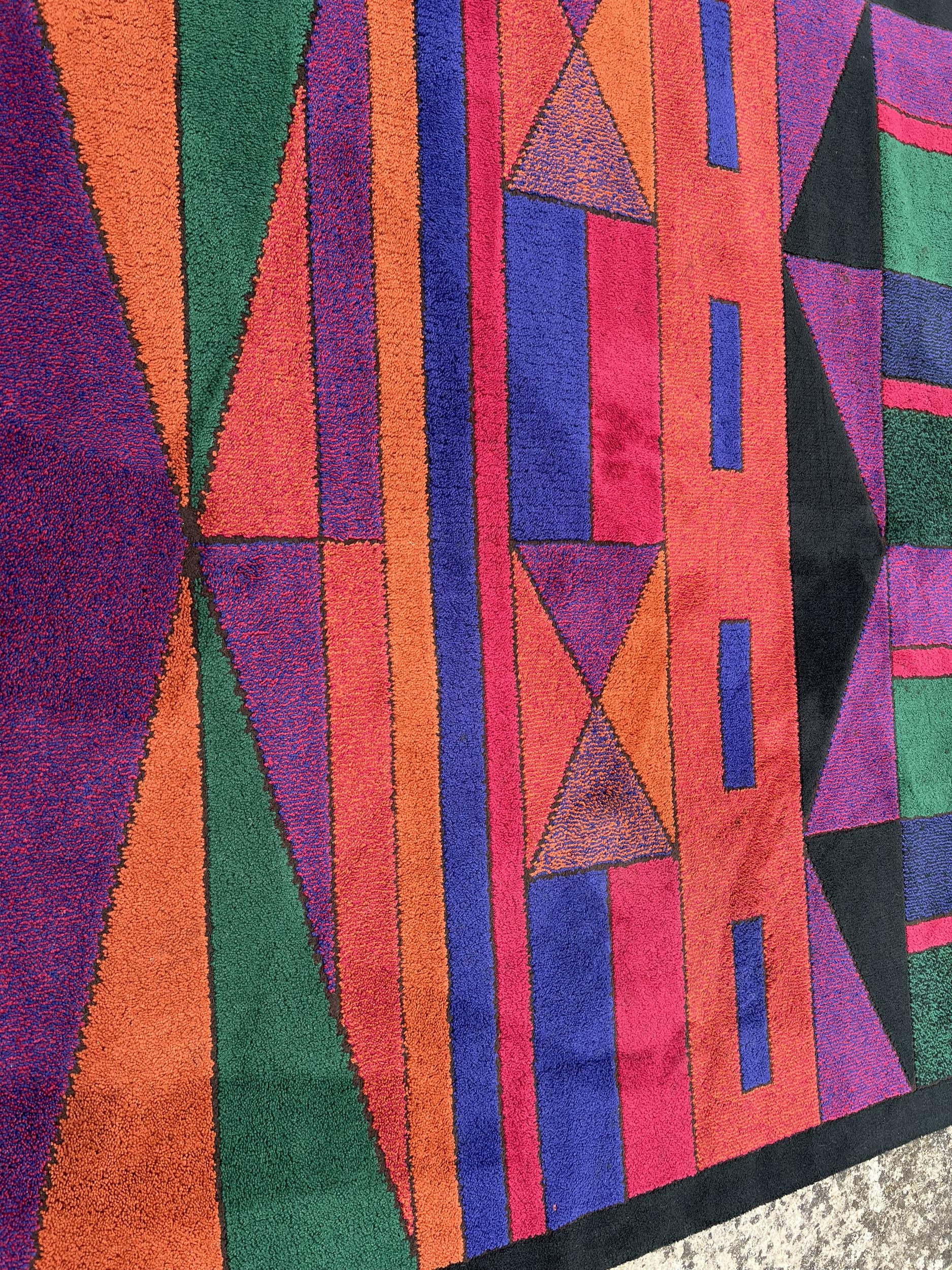 Großer Wollteppich mit geometrischem Muster, Frankreich, um 1970 (Moderne der Mitte des Jahrhunderts) im Angebot