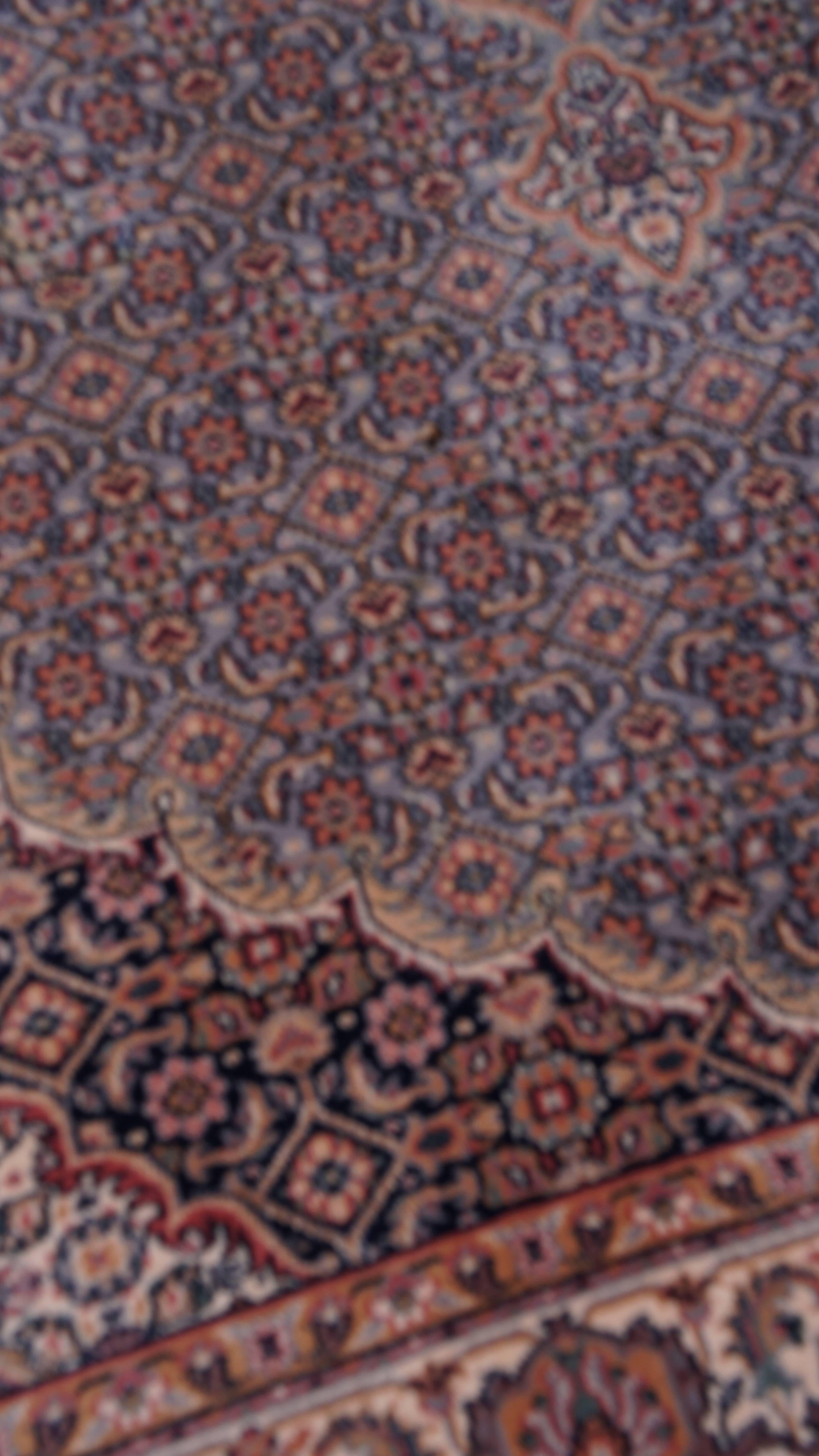 Großer Teppich mit feinem Muster und schönen Farben - 291x199 cm (Klassisch-römisch) im Angebot