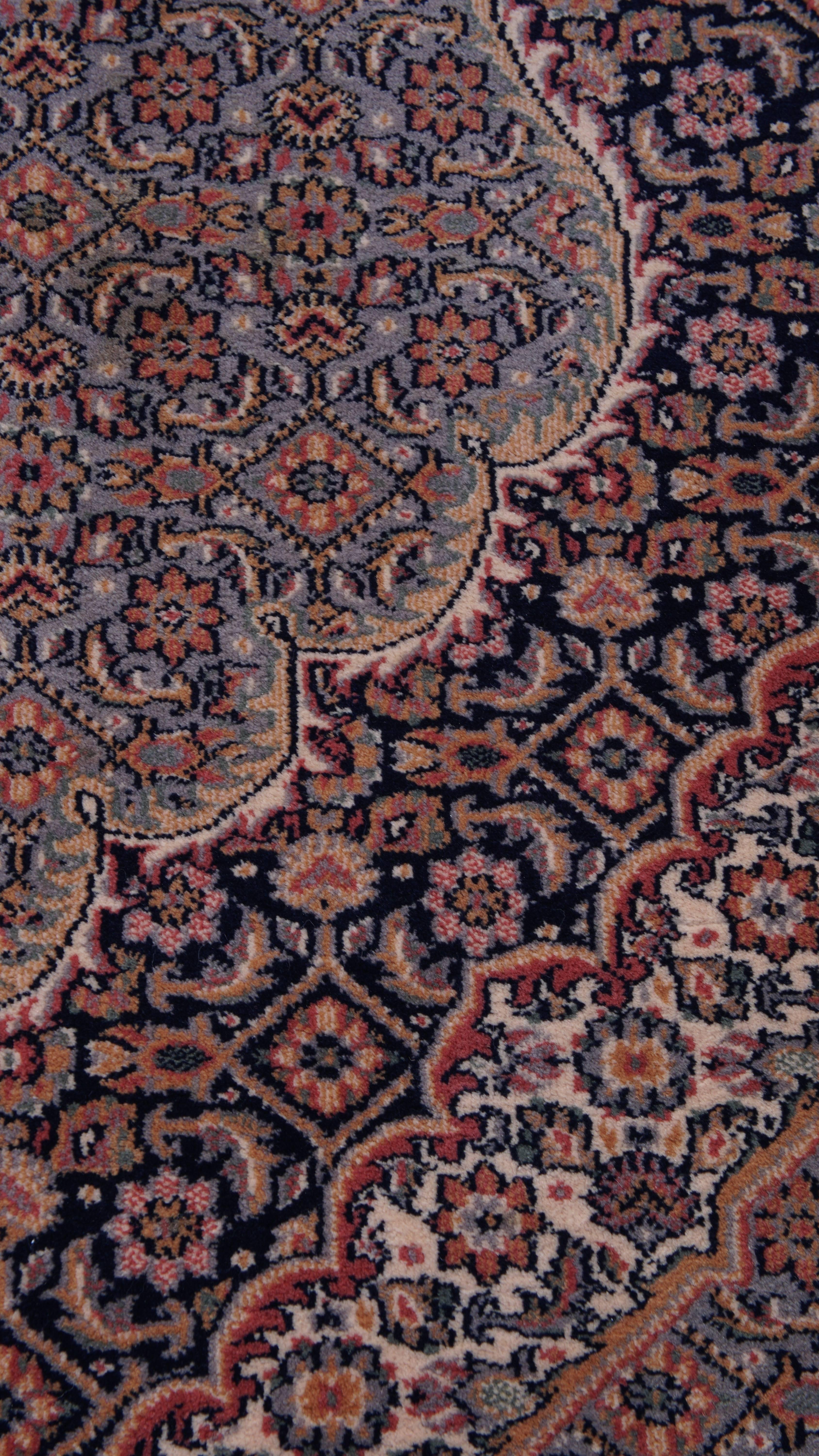 Großer Teppich mit feinem Muster und schönen Farben - 291x199 cm (20. Jahrhundert) im Angebot