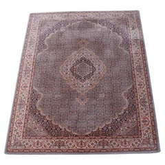 Large Rug with Fine Pattern and Beautiful Colors – 291x199 cm