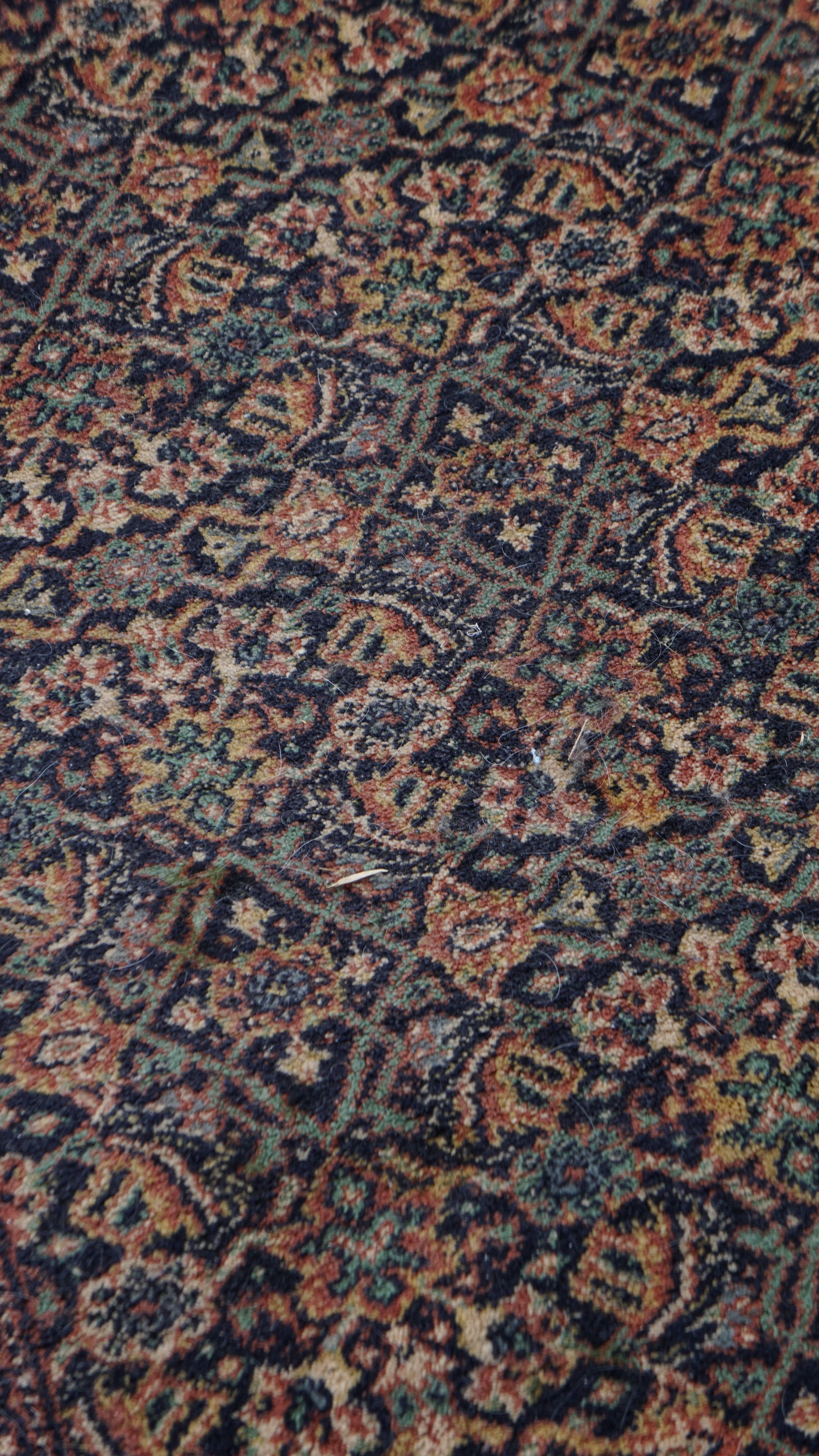 Großer Teppich mit feinem Muster und schönen Farben - 341x242 cm (Handgefertigt) im Angebot