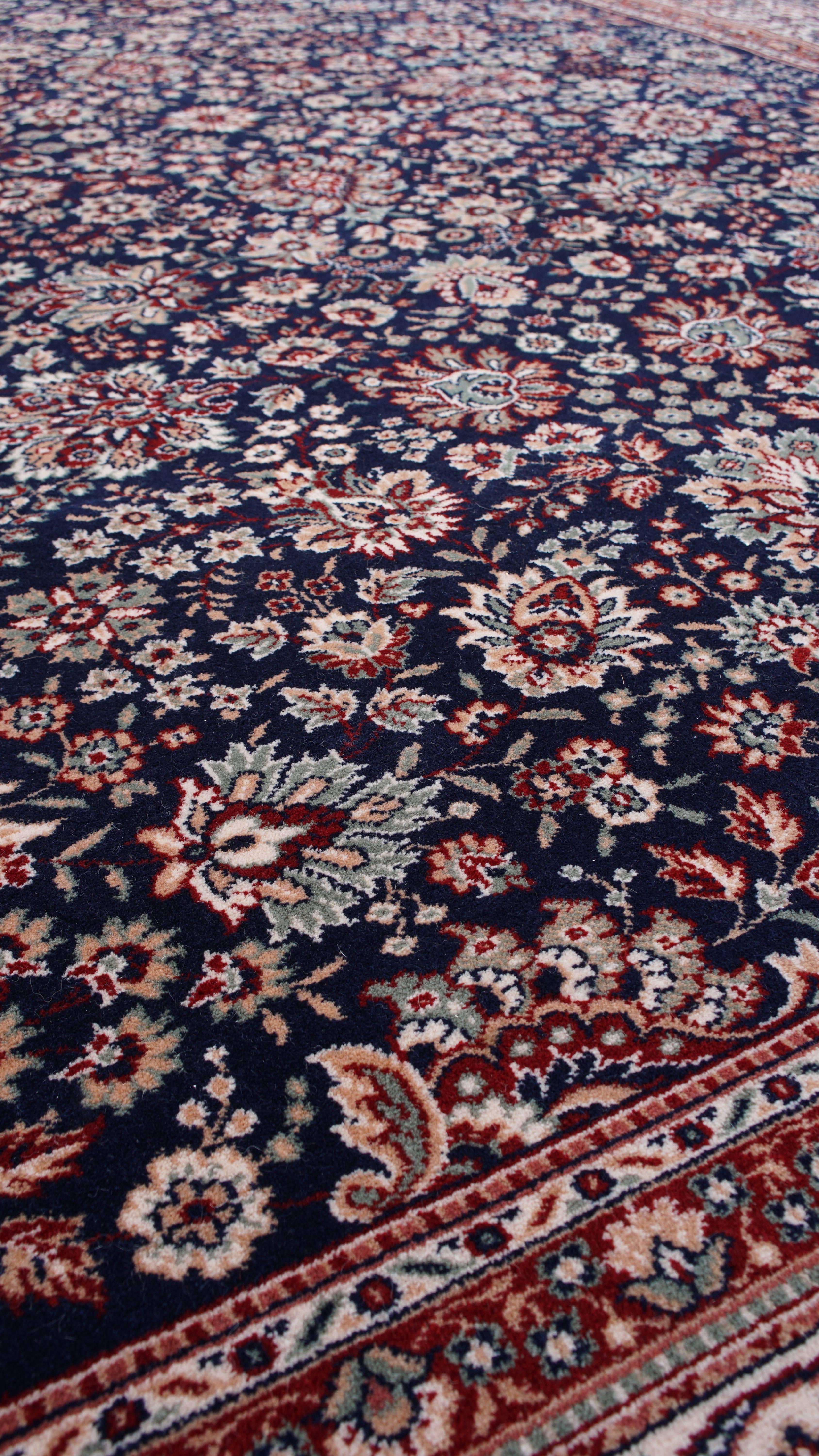 Großer Teppich mit Motiven - 340x240cm (Klassisch-römisch) im Angebot