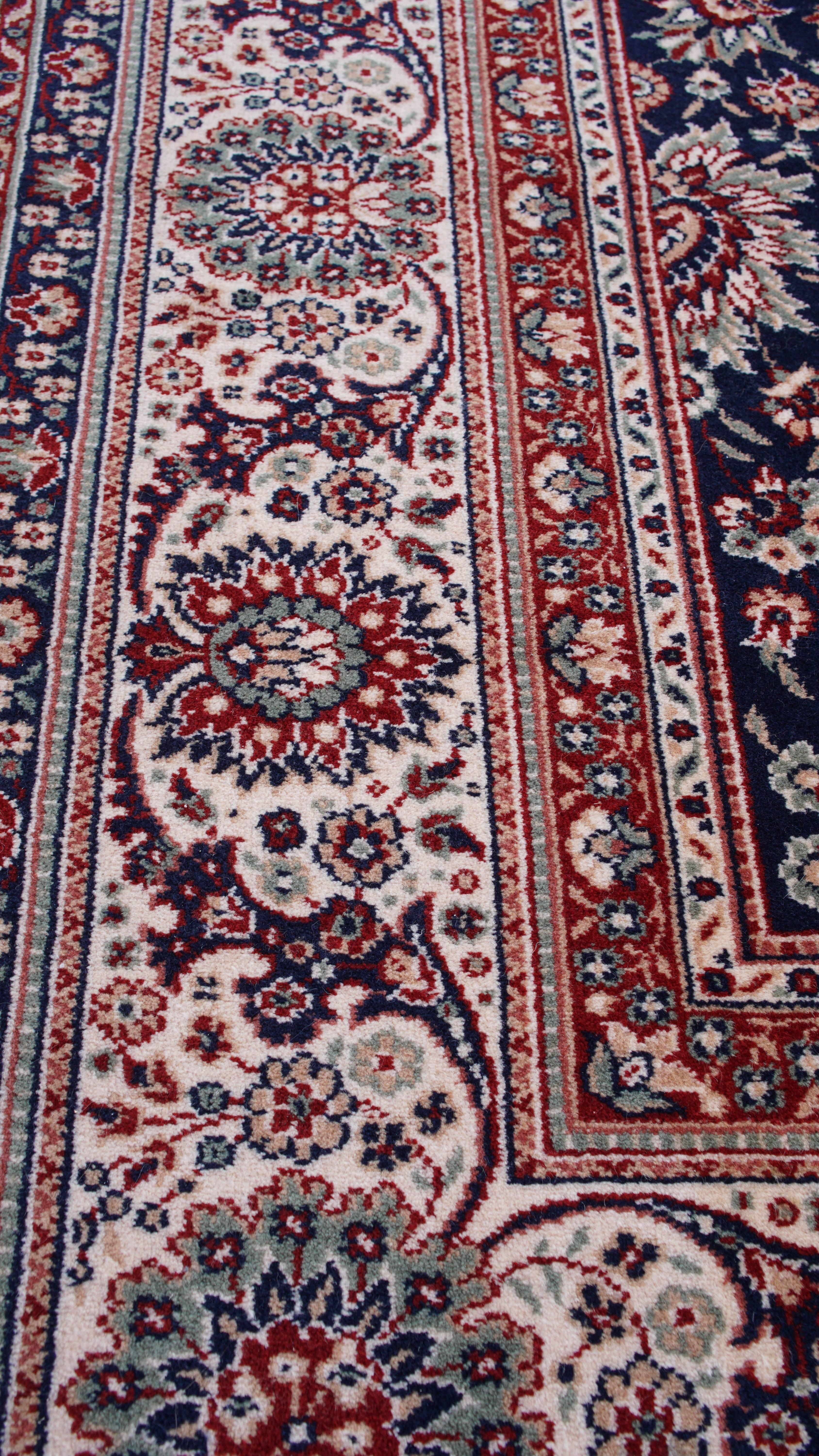 Großer Teppich mit Motiven - 340x240cm (Handgefertigt) im Angebot