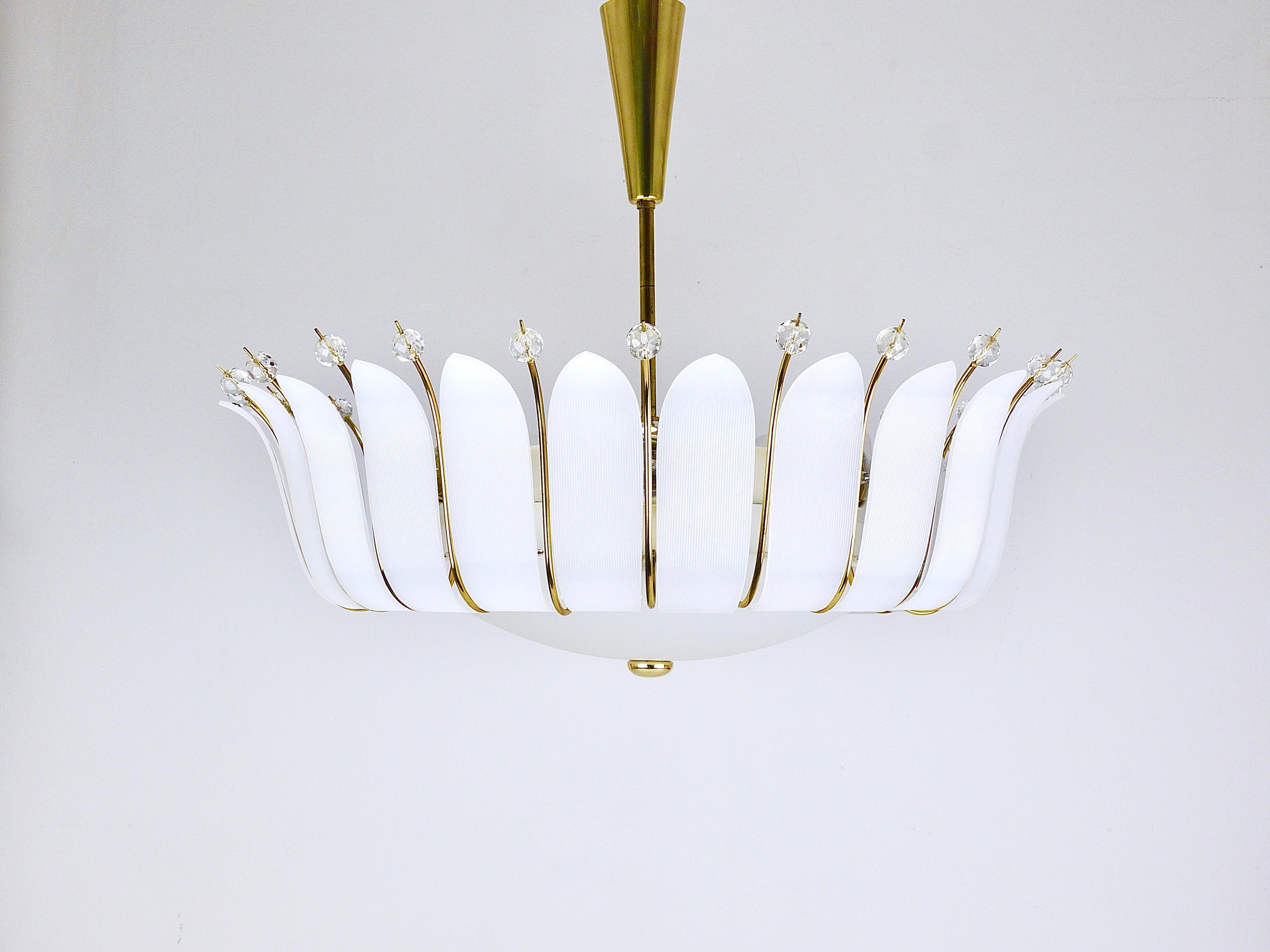 Grande lampadario a foglie in ottone con cesto di Rupert Nikoll da 27 pollici del MidCentury, Austria, 1950 in vendita 5
