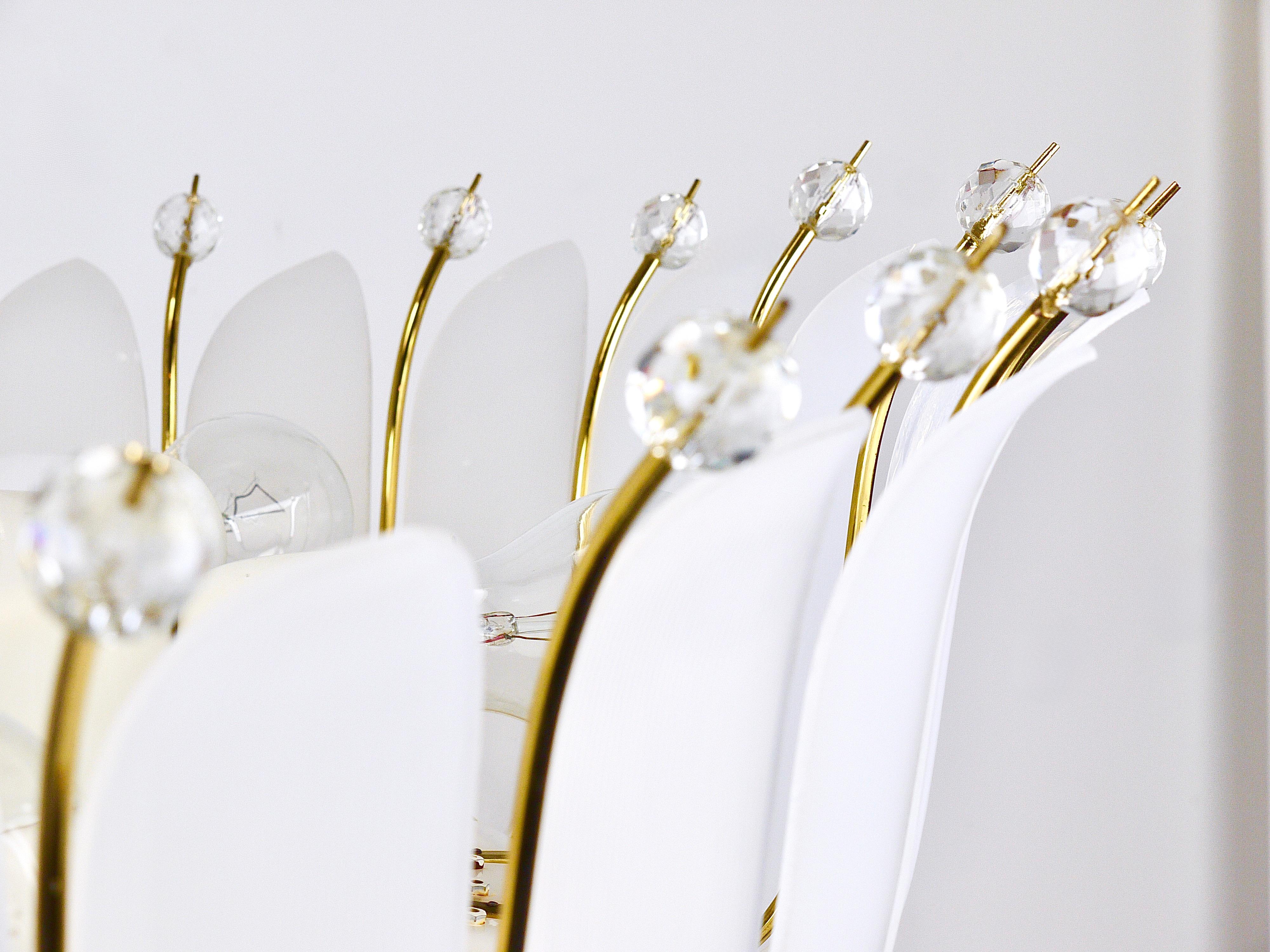 Grande lampadario a foglie in ottone con cesto di Rupert Nikoll da 27 pollici del MidCentury, Austria, 1950 in vendita 6