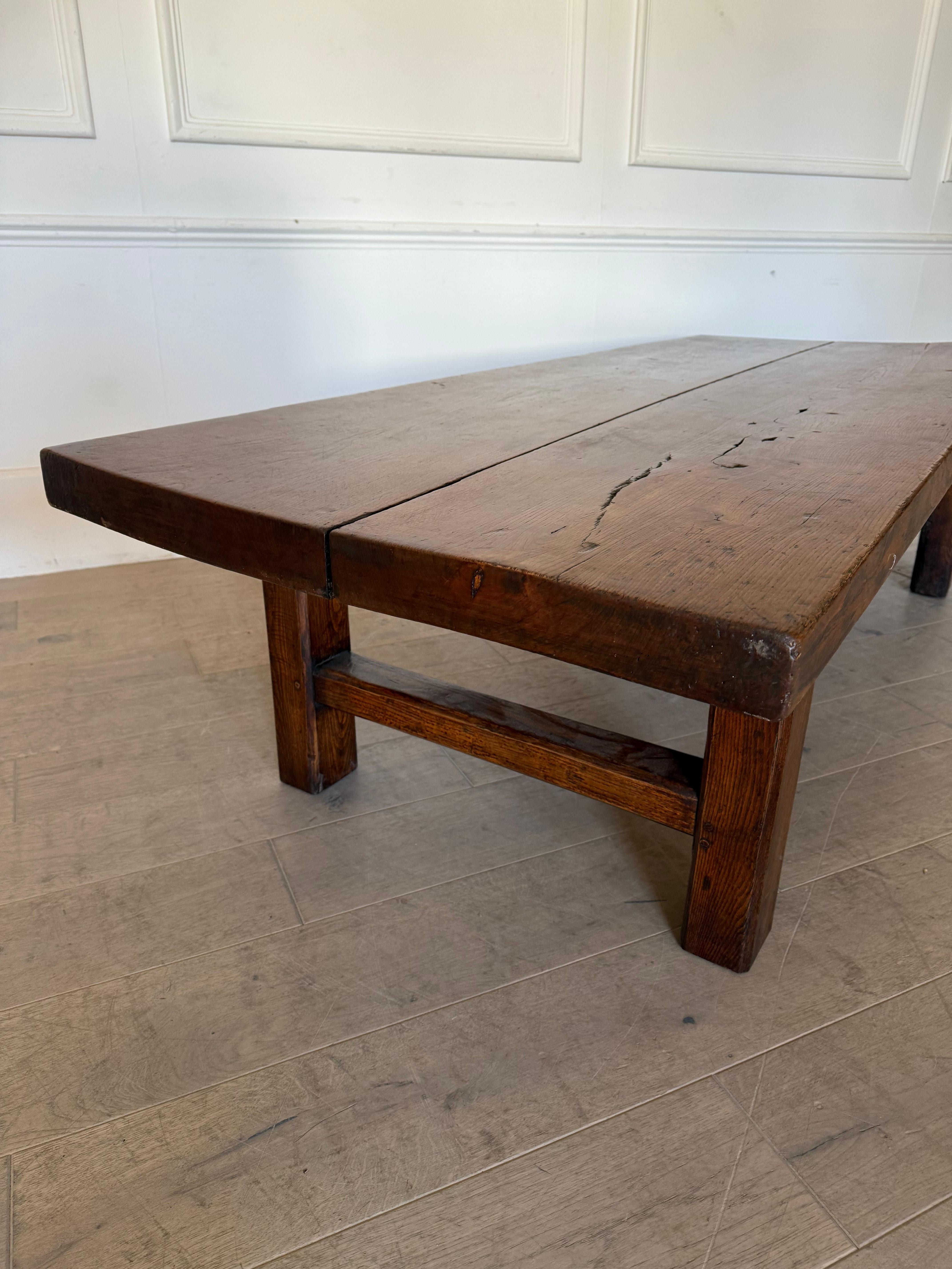 Large rustic 19th Elm coffee table For Sale 1
