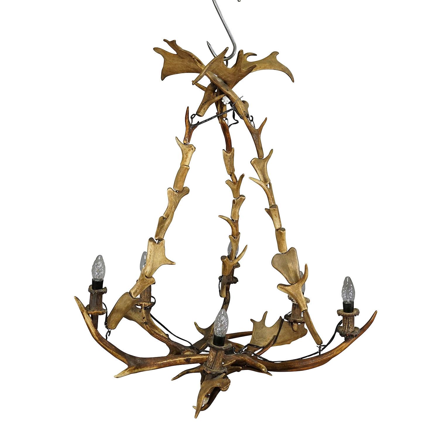 Large rustic antler lamp with fallow deer and deer antlers

A large antler chandelier composed of several joined fallow deer and deer antlers. The lamp comes with 6 electrified spouts made of turned horn roses. Manufactured in Germany ca. 1900.