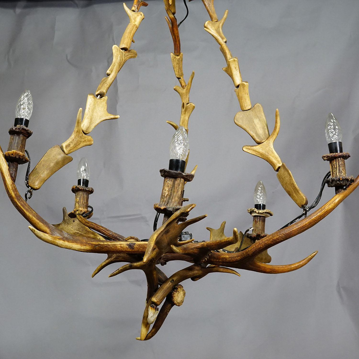 20th Century Large Rustic Antler Lamp with Fallow Deer and Deer Antlers For Sale