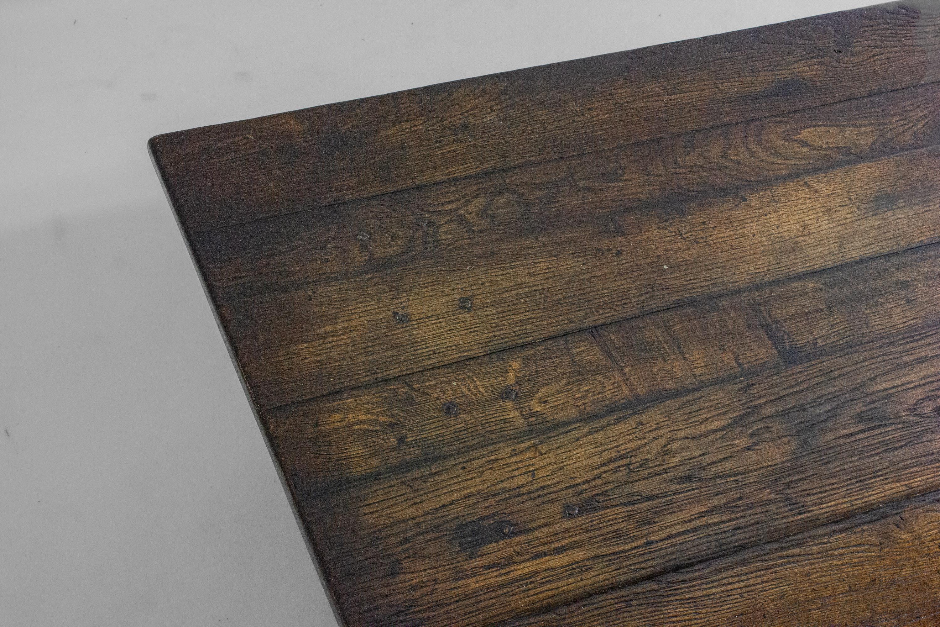 Large rustic brutalist coffee table in patinated wood, 1980s For Sale 8