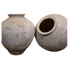 Großer rustikaler Wasserkrug aus Ton, natürliche Patina, Java.