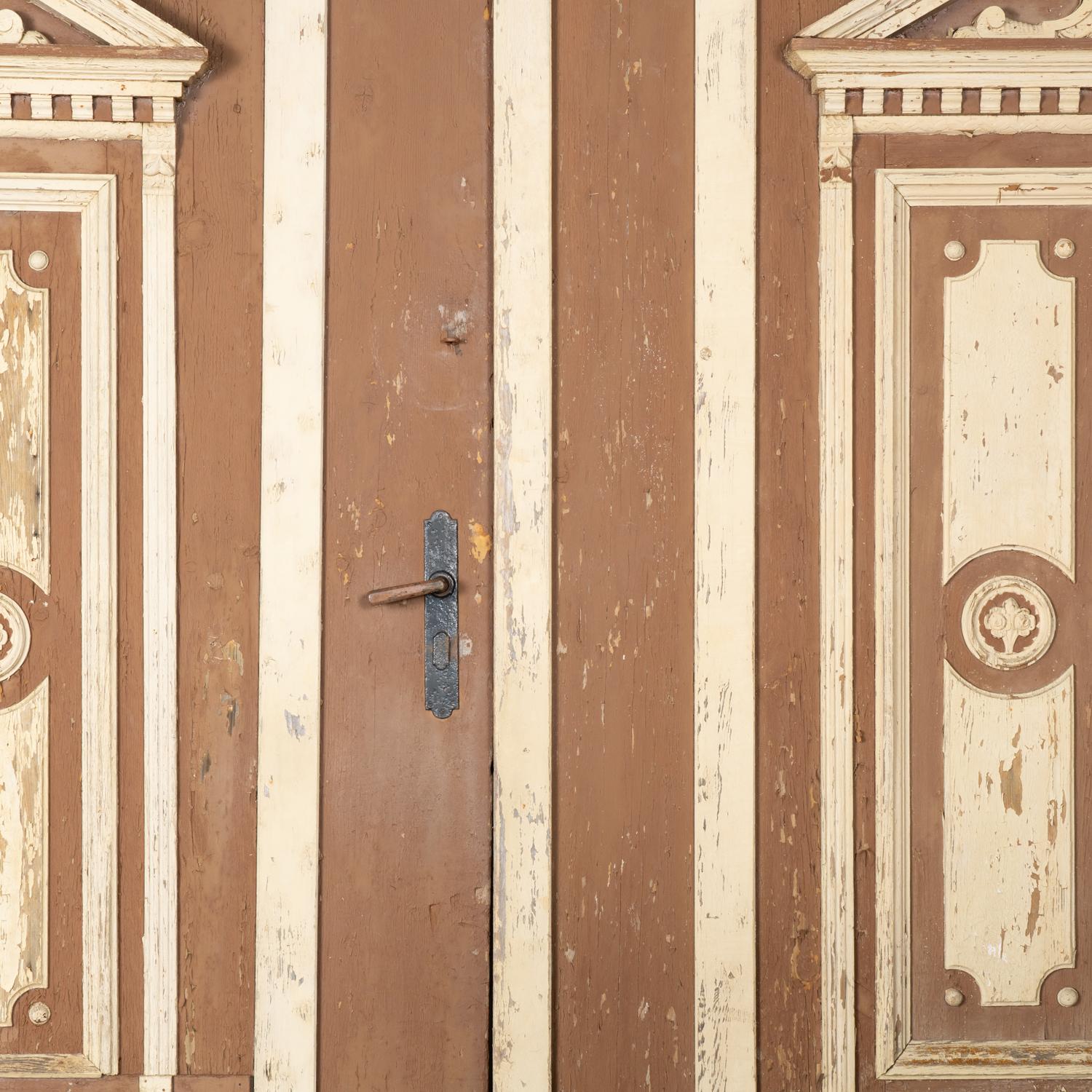Grandes puertas rústicas de Hungría, hacia 1890-1920 en venta 3