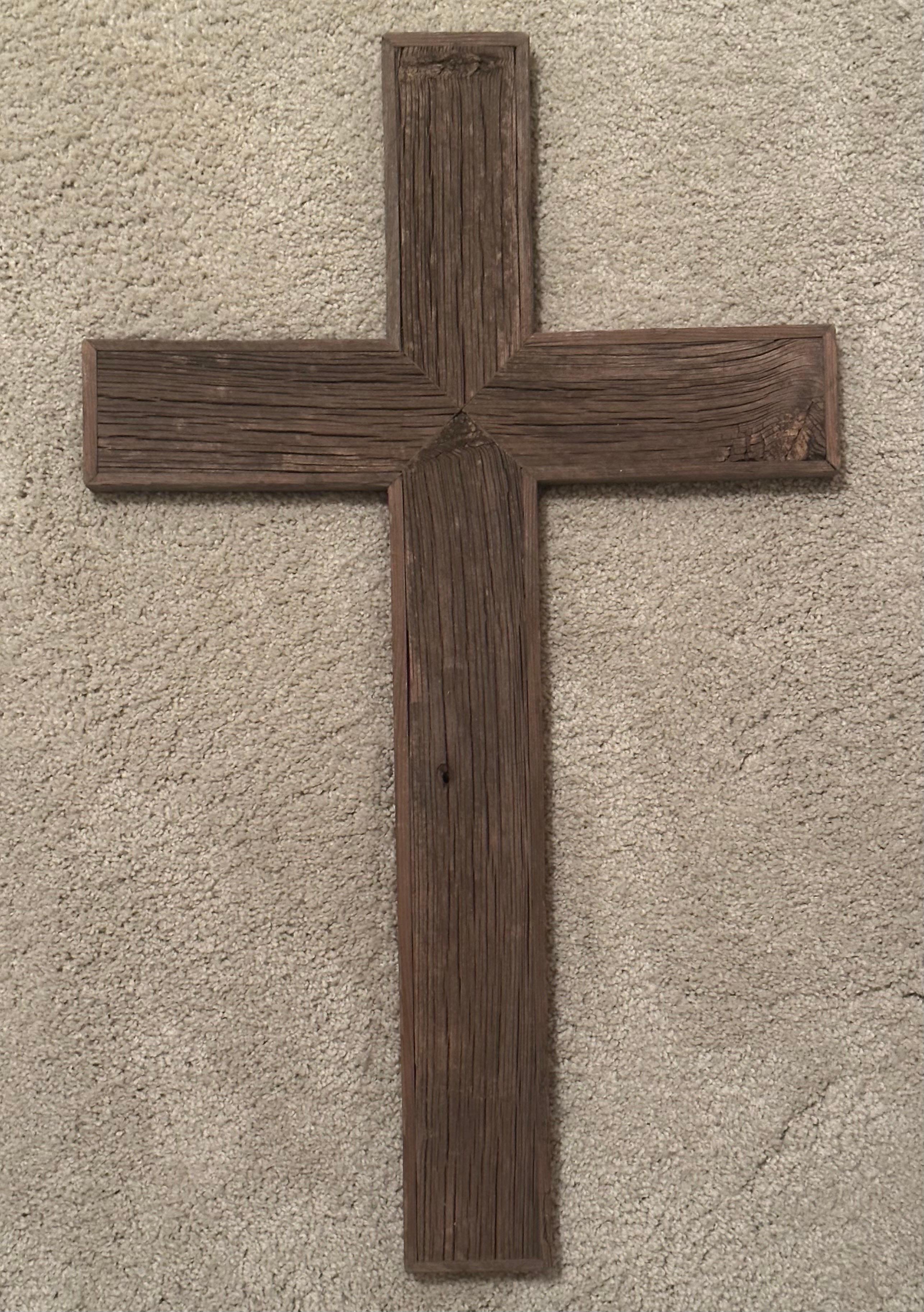 Großes rustikales Kreuz aus Treibholz im Angebot 1