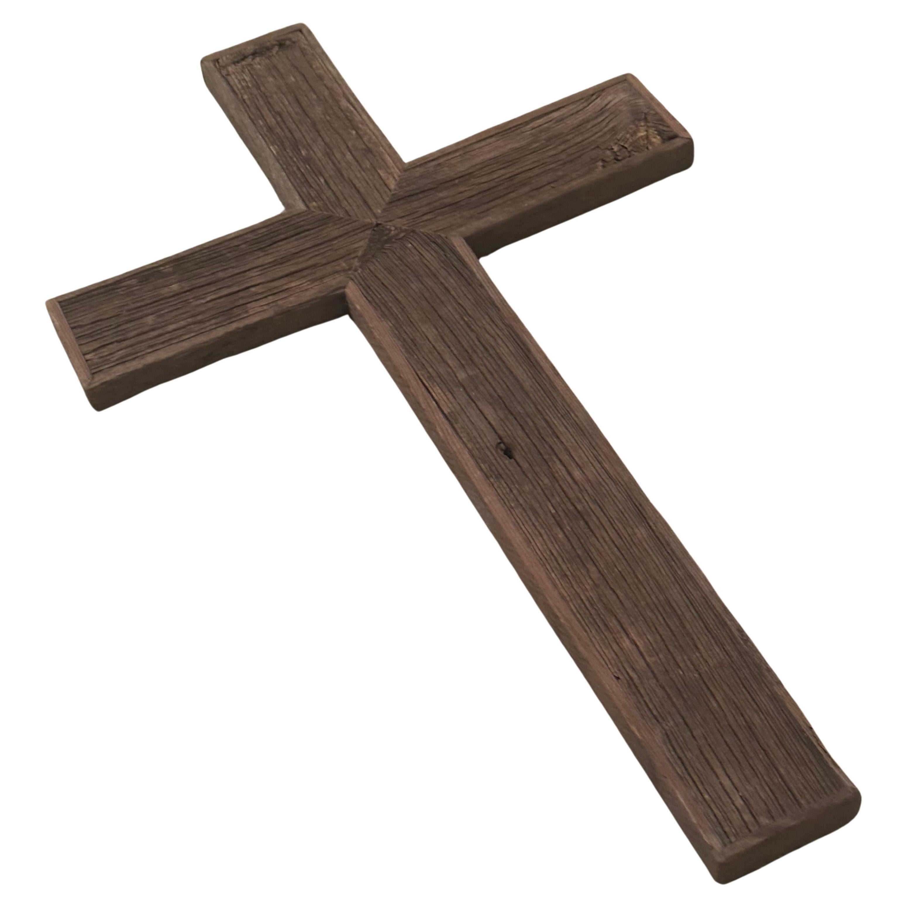 Großes rustikales Kreuz aus Treibholz im Angebot