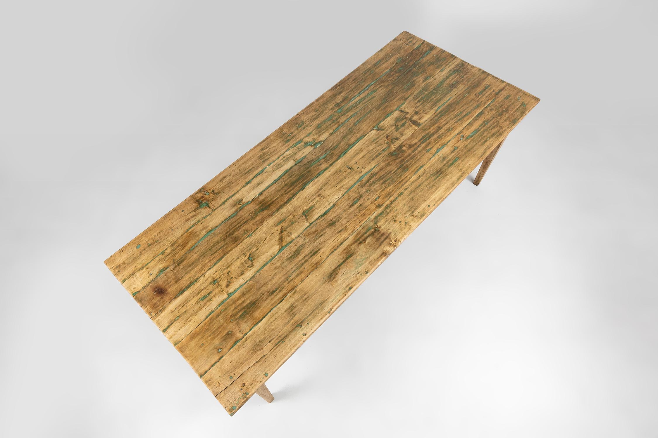 Grande table de ferme rustique en bois d'orme, France, vers 1800 en vente 3