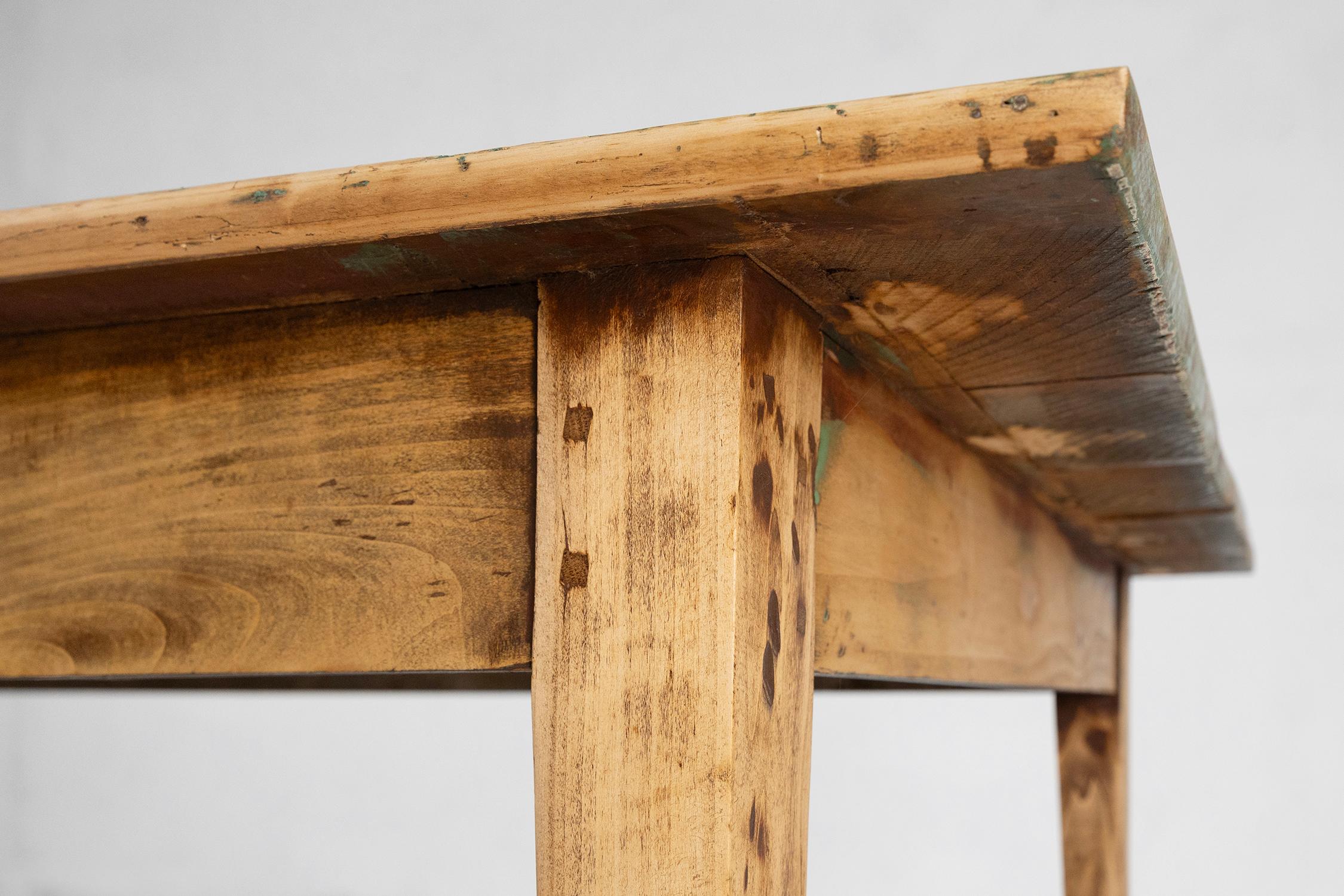 Grande table de ferme rustique en bois d'orme, France, vers 1800 Bon état - En vente à Meulebeke, BE