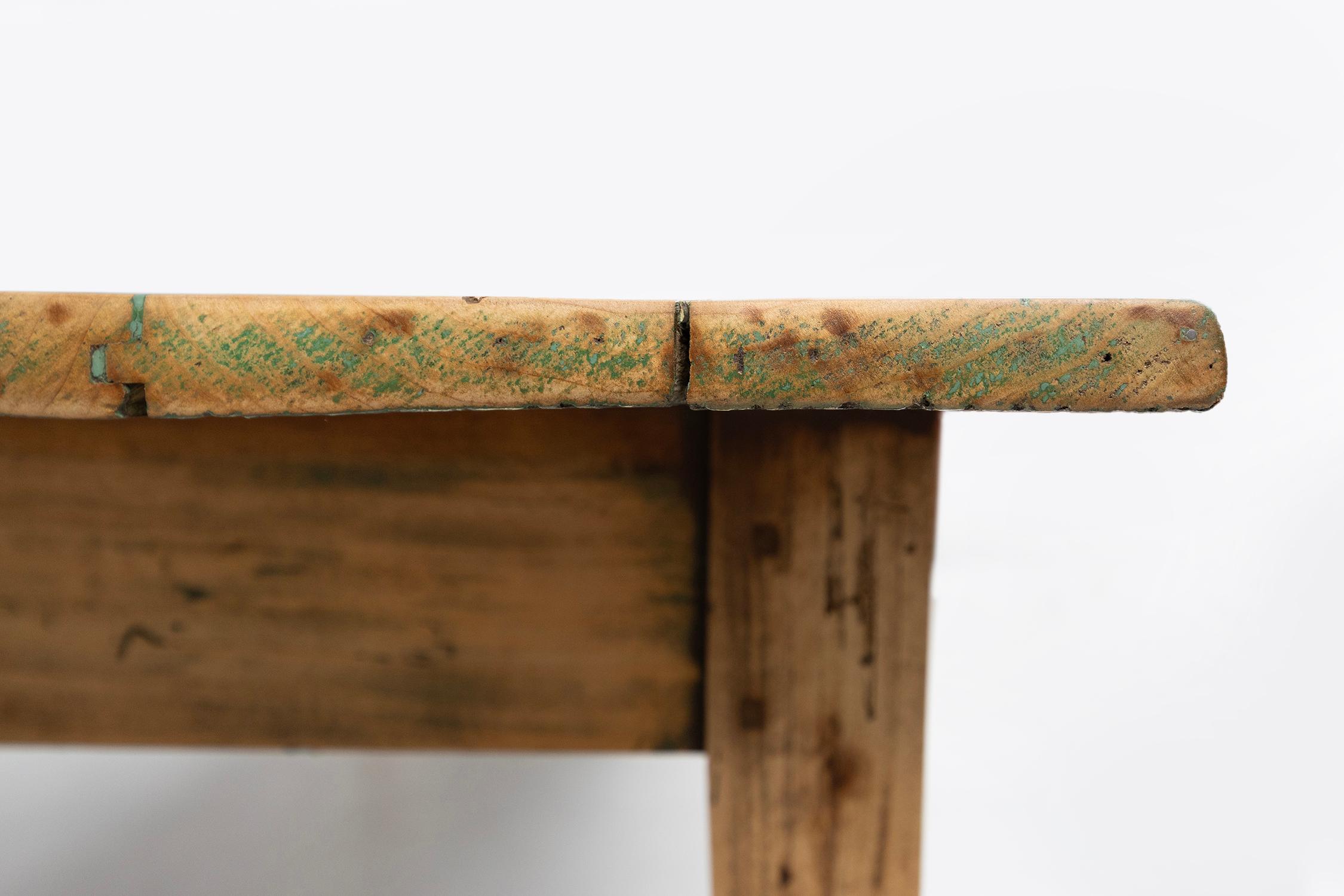 Grande table de ferme rustique en bois d'orme, France, vers 1800 en vente 1